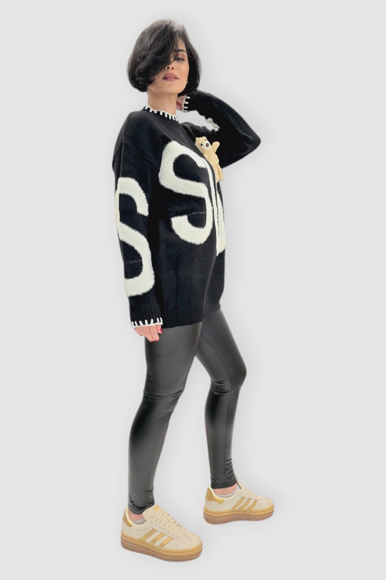 Ženski crni oversized džemper Carmen s medvjedićem