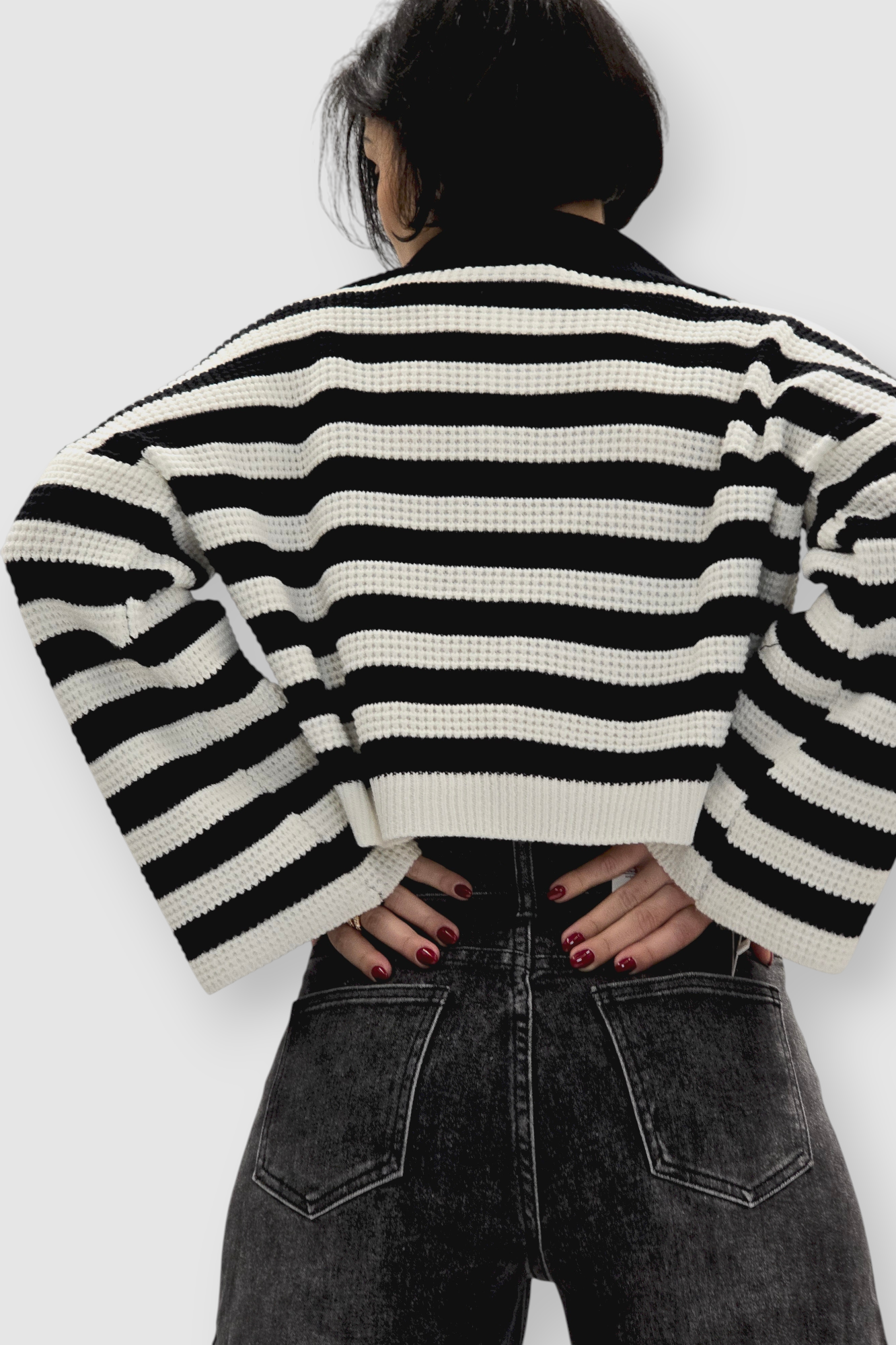 Pleteni prugasti džemper Chana s dubokim V-izrezom i velikim ovratnikom na rever