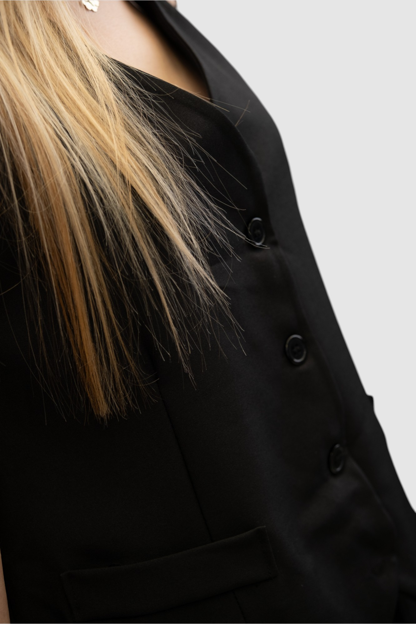 Žensko crno odijelo sa prslukom Chantal