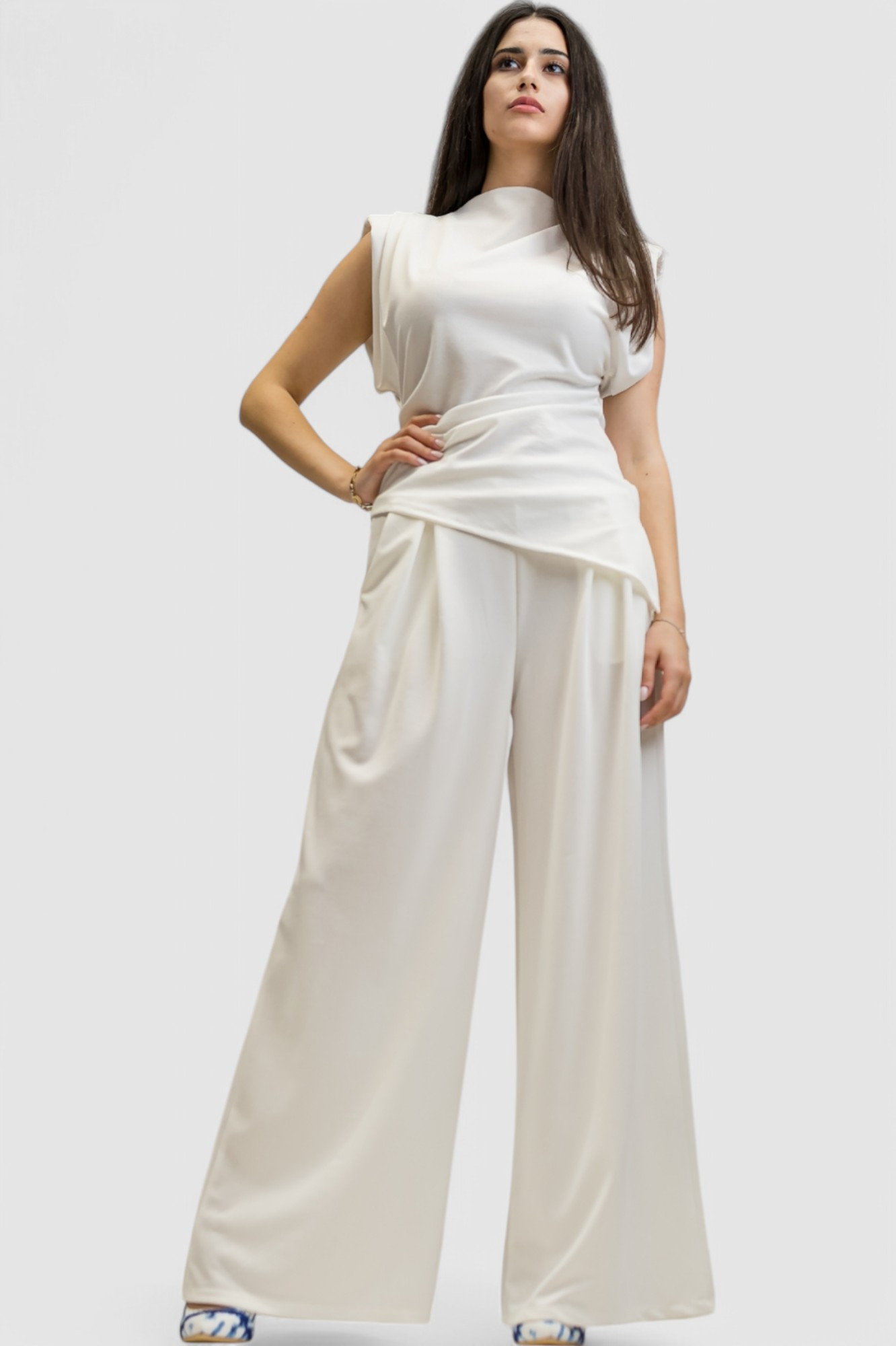 Ženski bijeli komplet s asimetričnim topom Francine