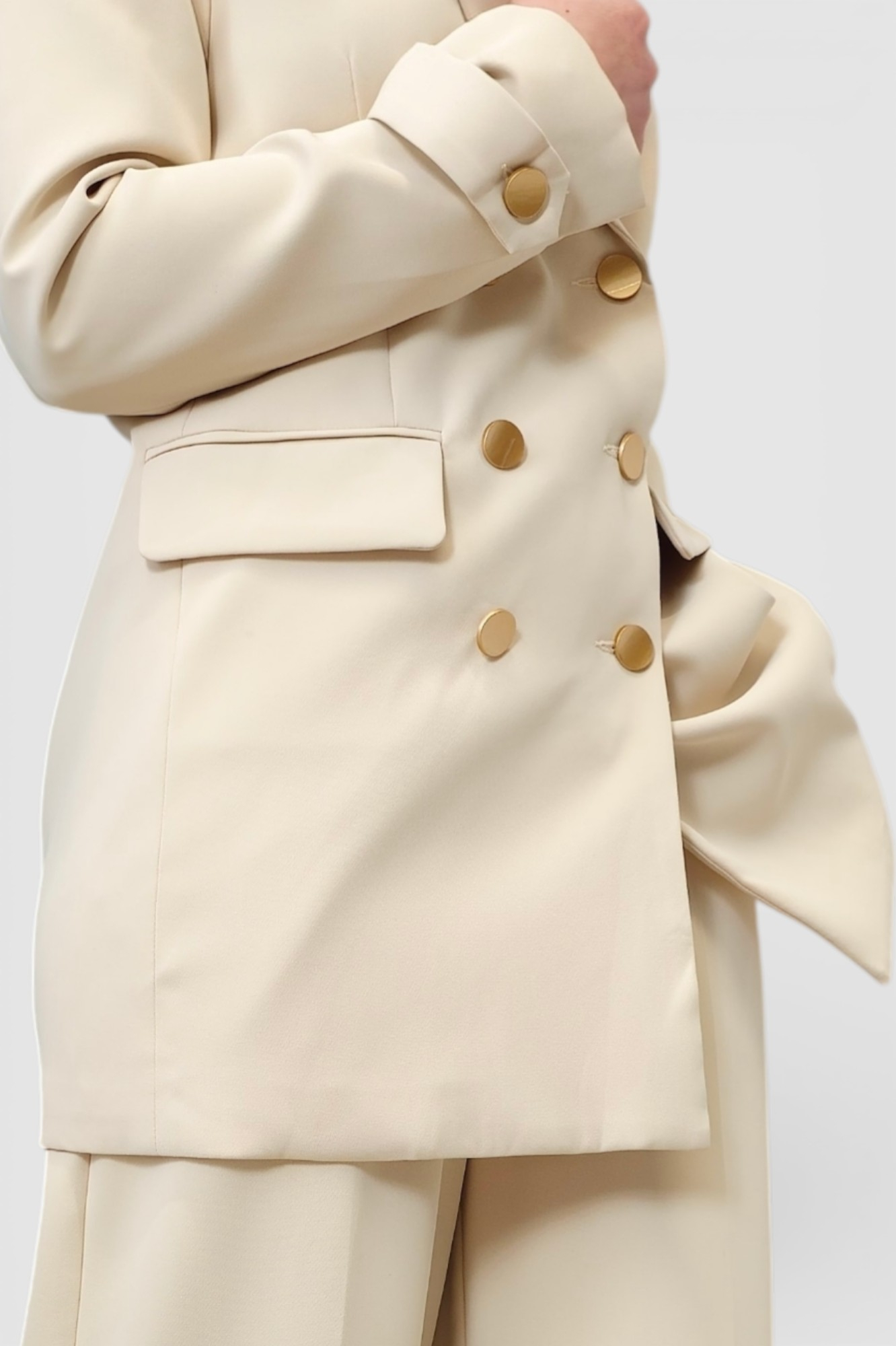 Žensko elegantno bež odijelo Clara