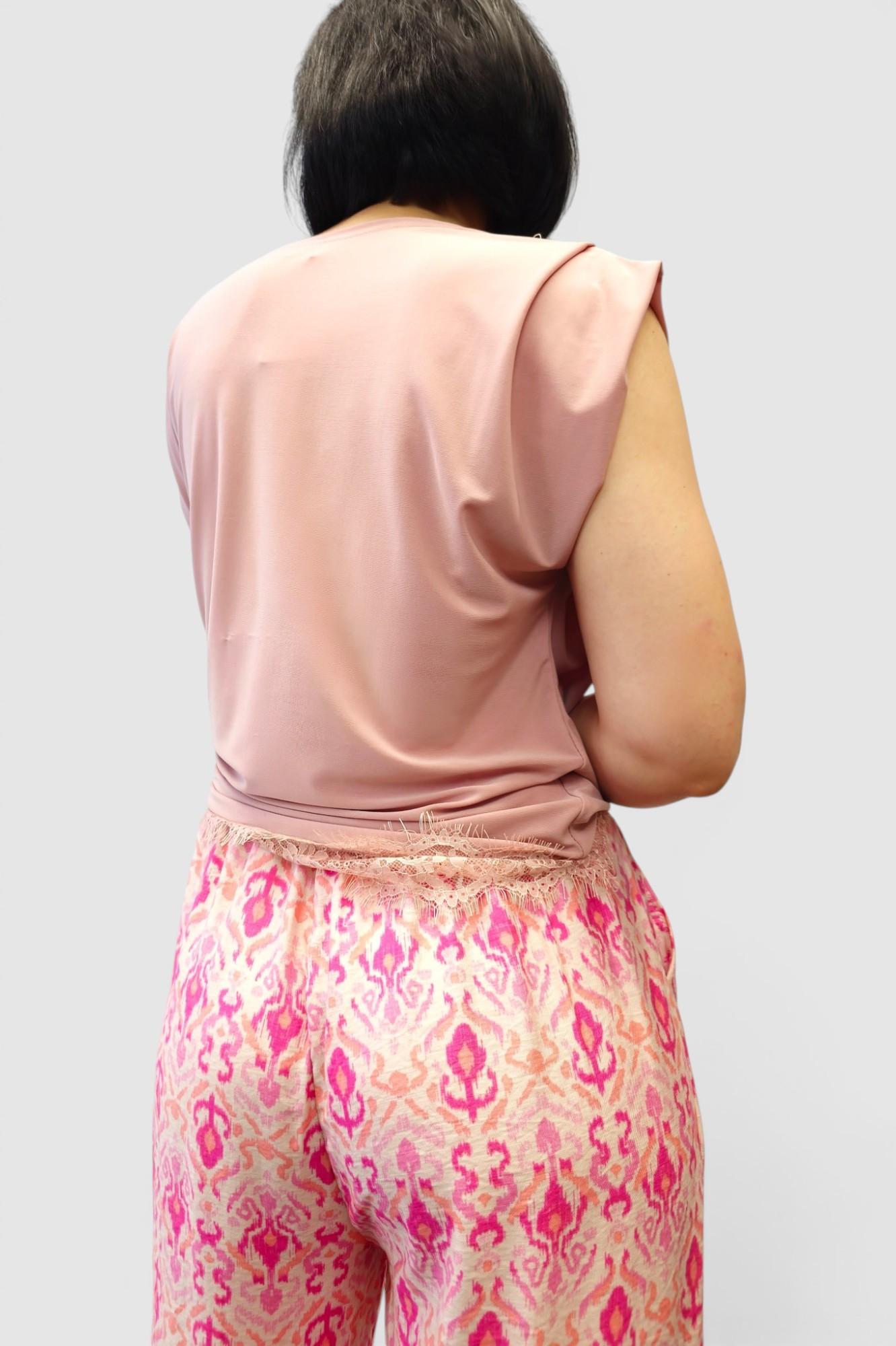 Ženska roza elegantna bluza sa čipkom Magi