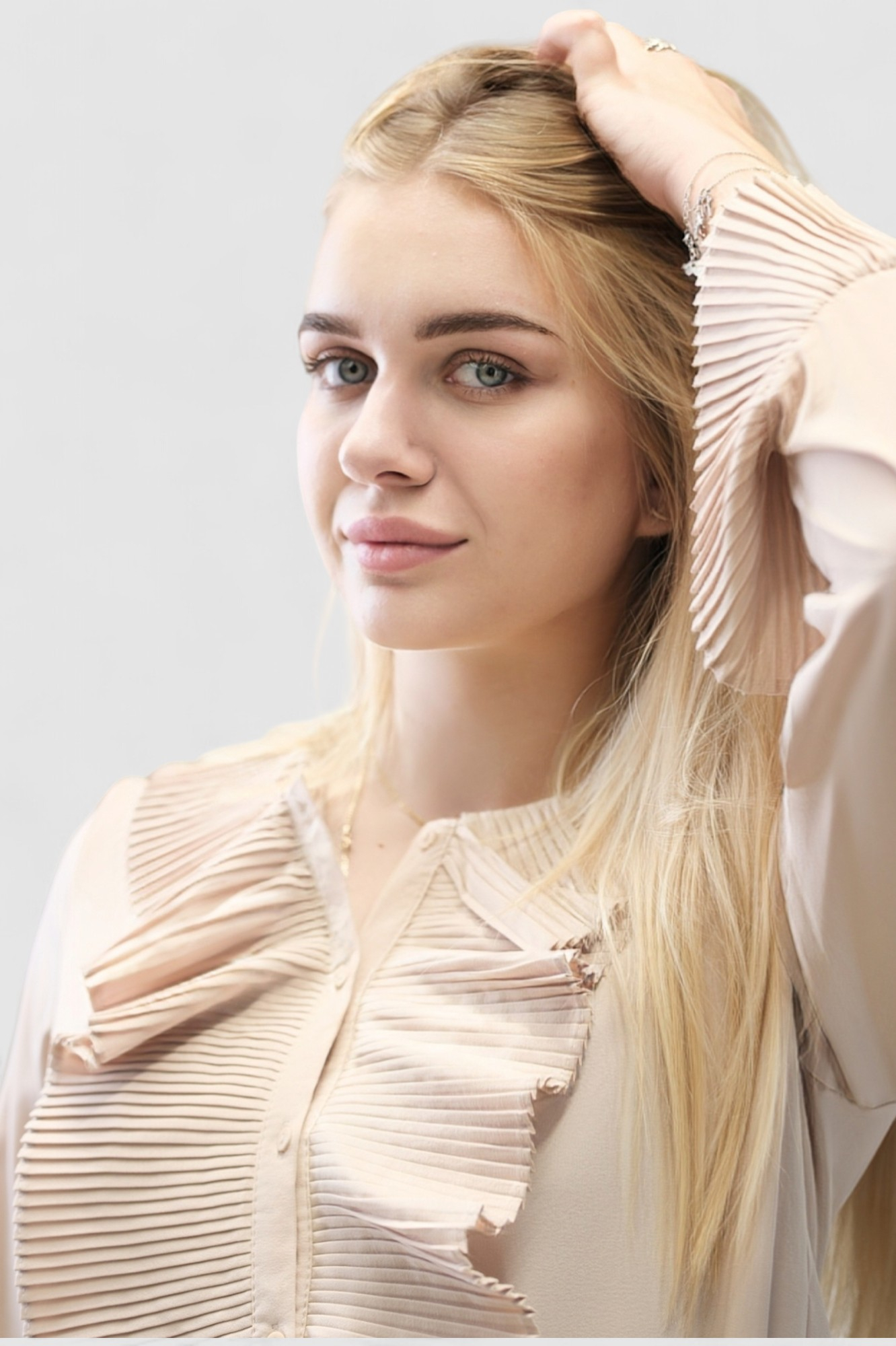 Ženska bež košulja s ukrasnim faldama Bridget