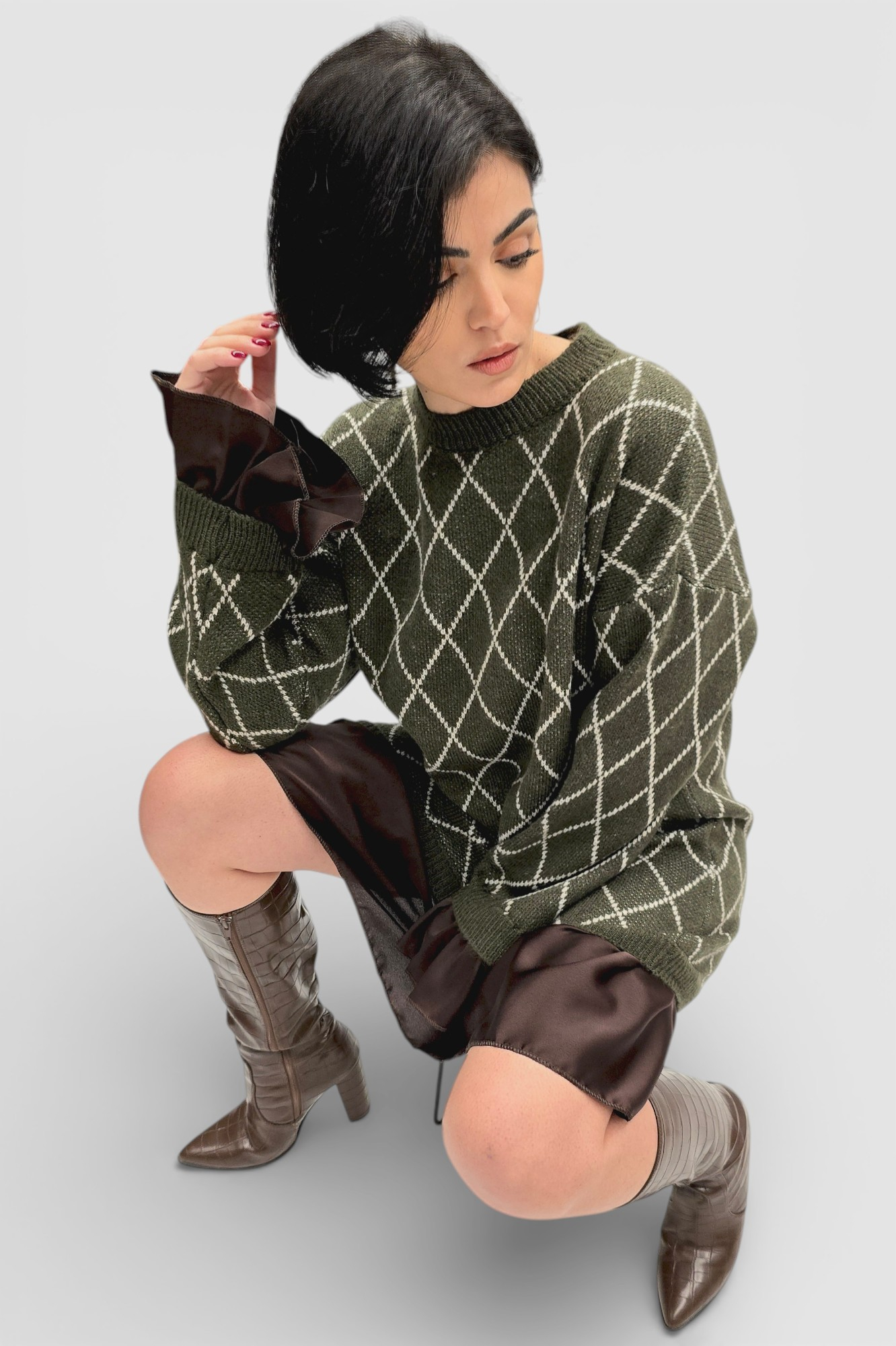 Zelena pletena haljina Cristal s dijamantnim uzorkom i satenskim rub s volanom