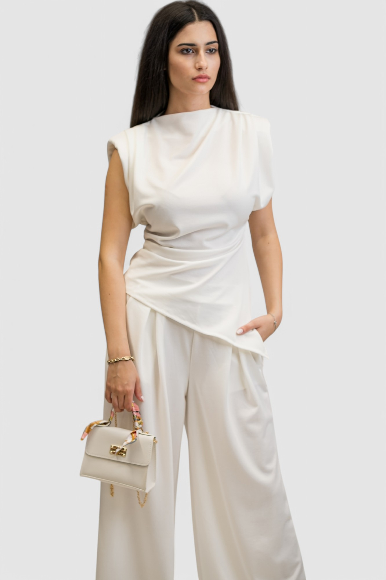 Ženski bijeli komplet s asimetričnim topom Francine