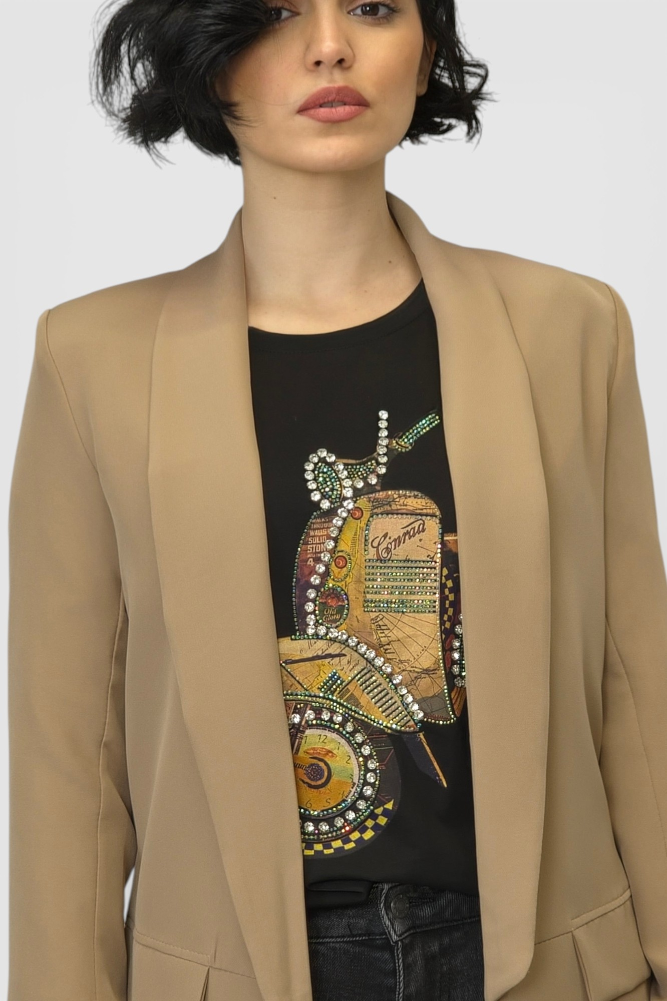 Elegantni duži sako Finna u camel boji