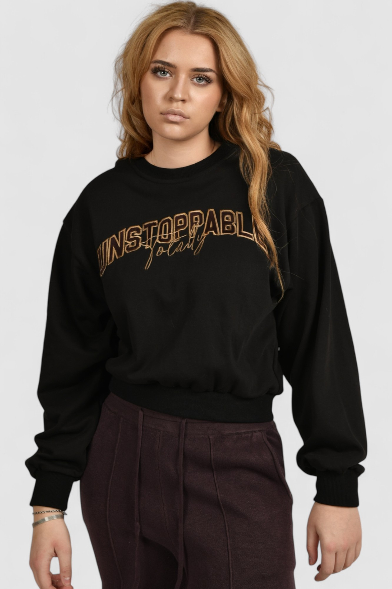 Ženska crna hoodica bez kapuljače Amaya