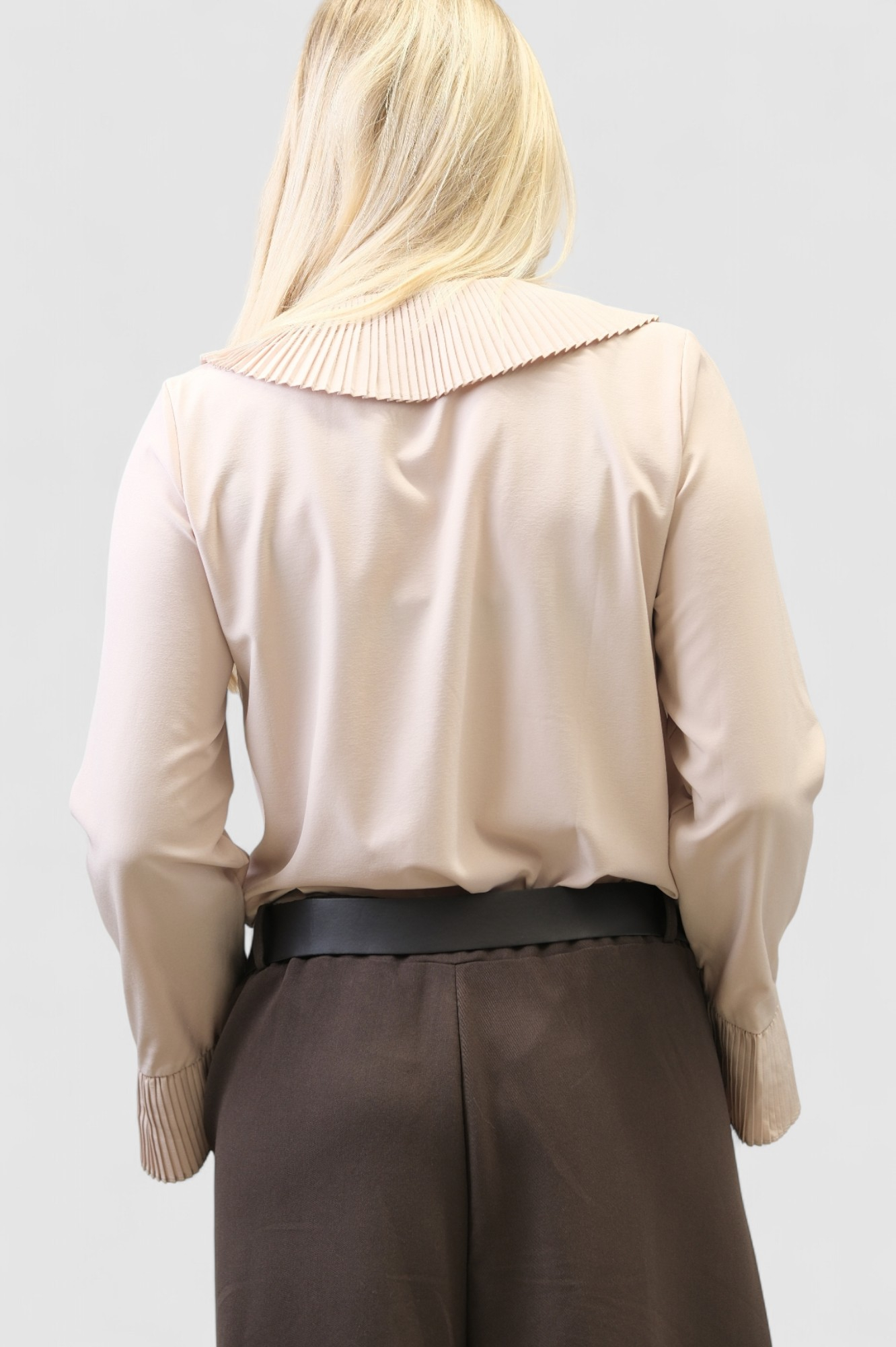 Ženska bež košulja s ukrasnim faldama Bridget