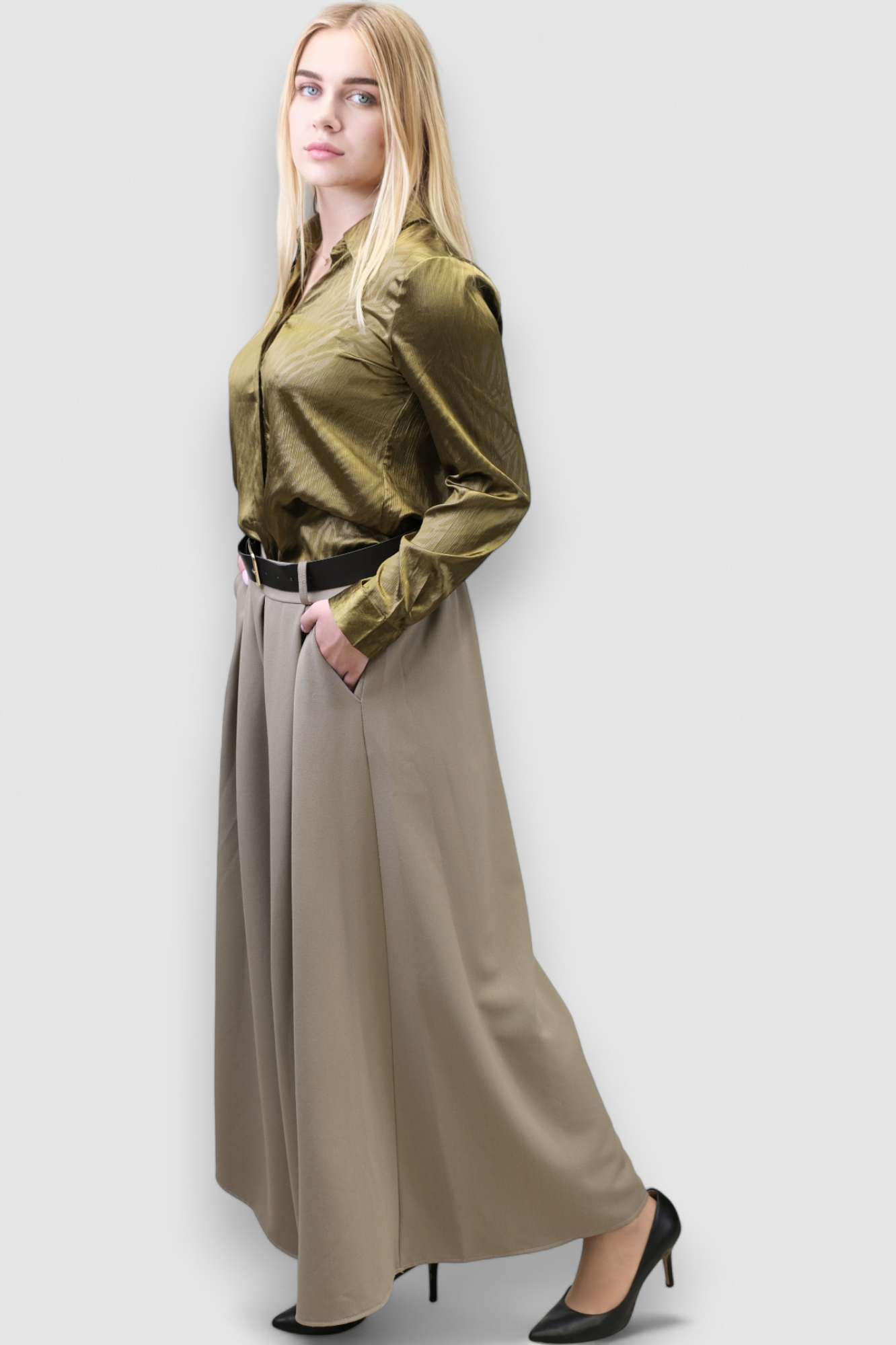 Suknja hlače Cicely u boji blata s faldama i remenom