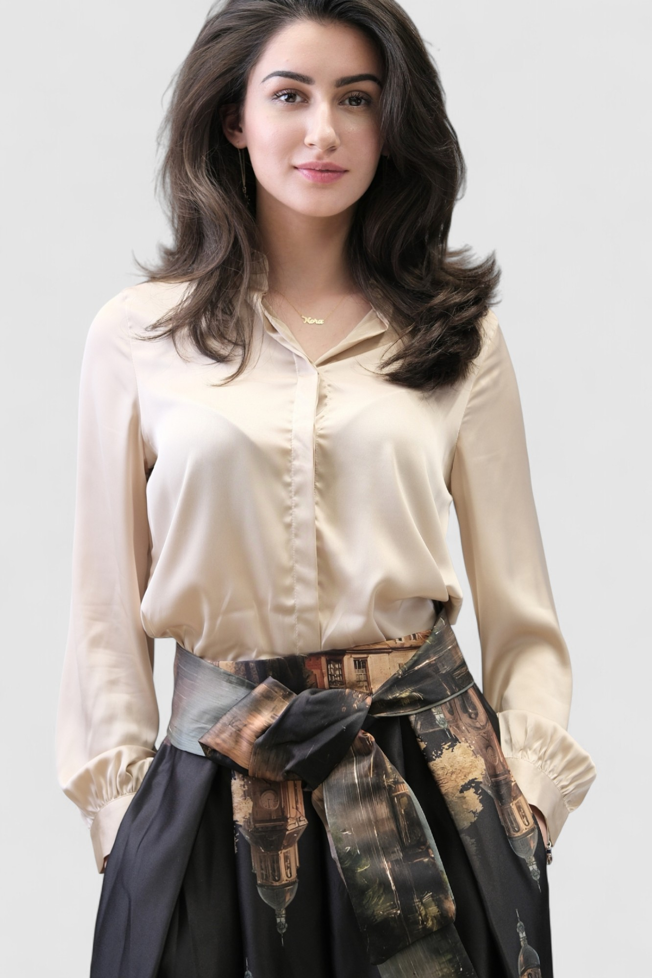 Nježna satenska košulja Fianna u bež boji