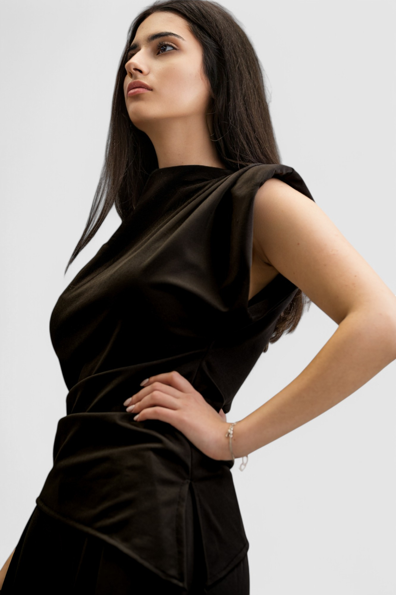 Ženski crni komplet s asimetričnim topom Francine