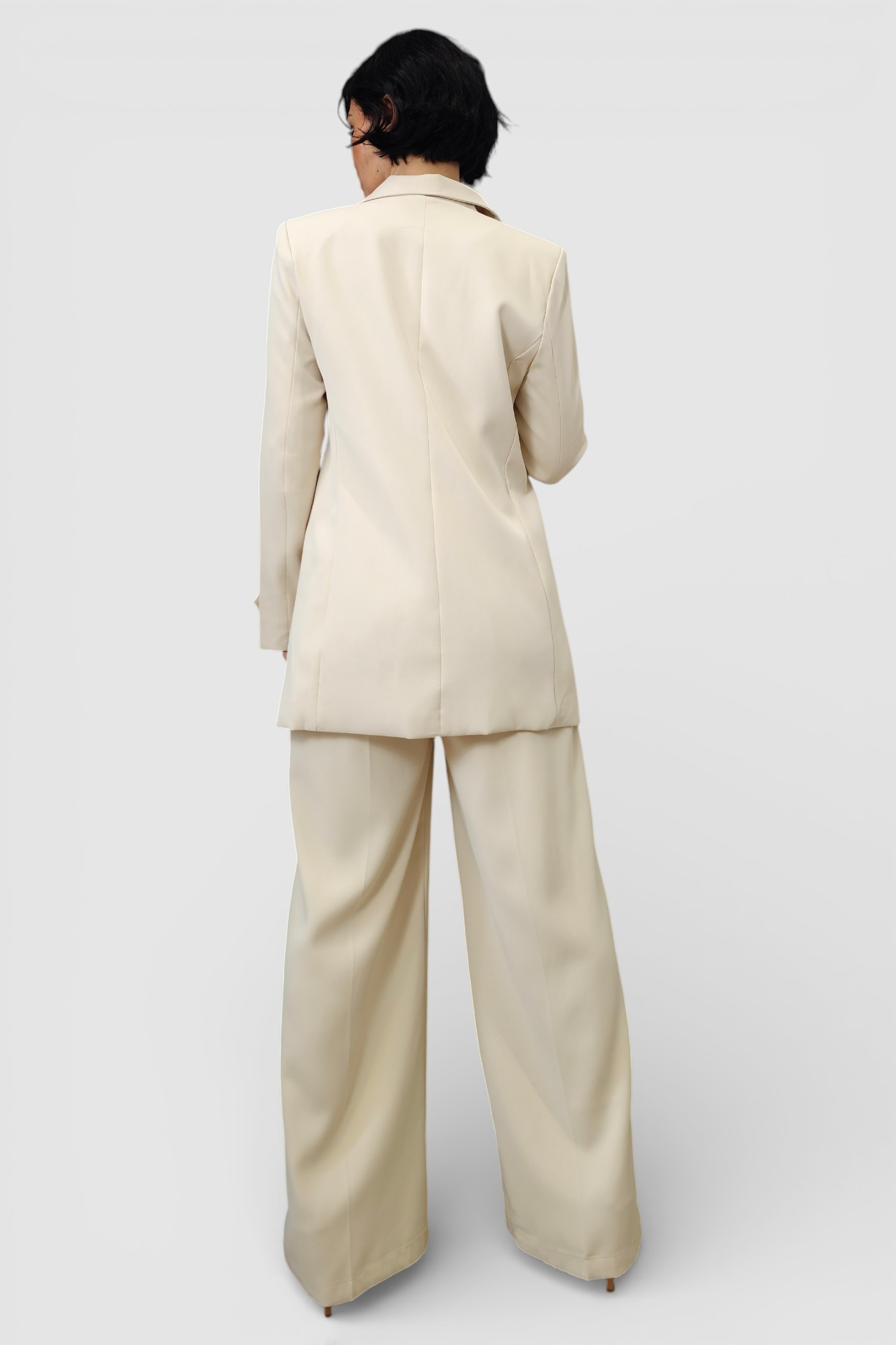 Žensko elegantno bež odijelo Clara