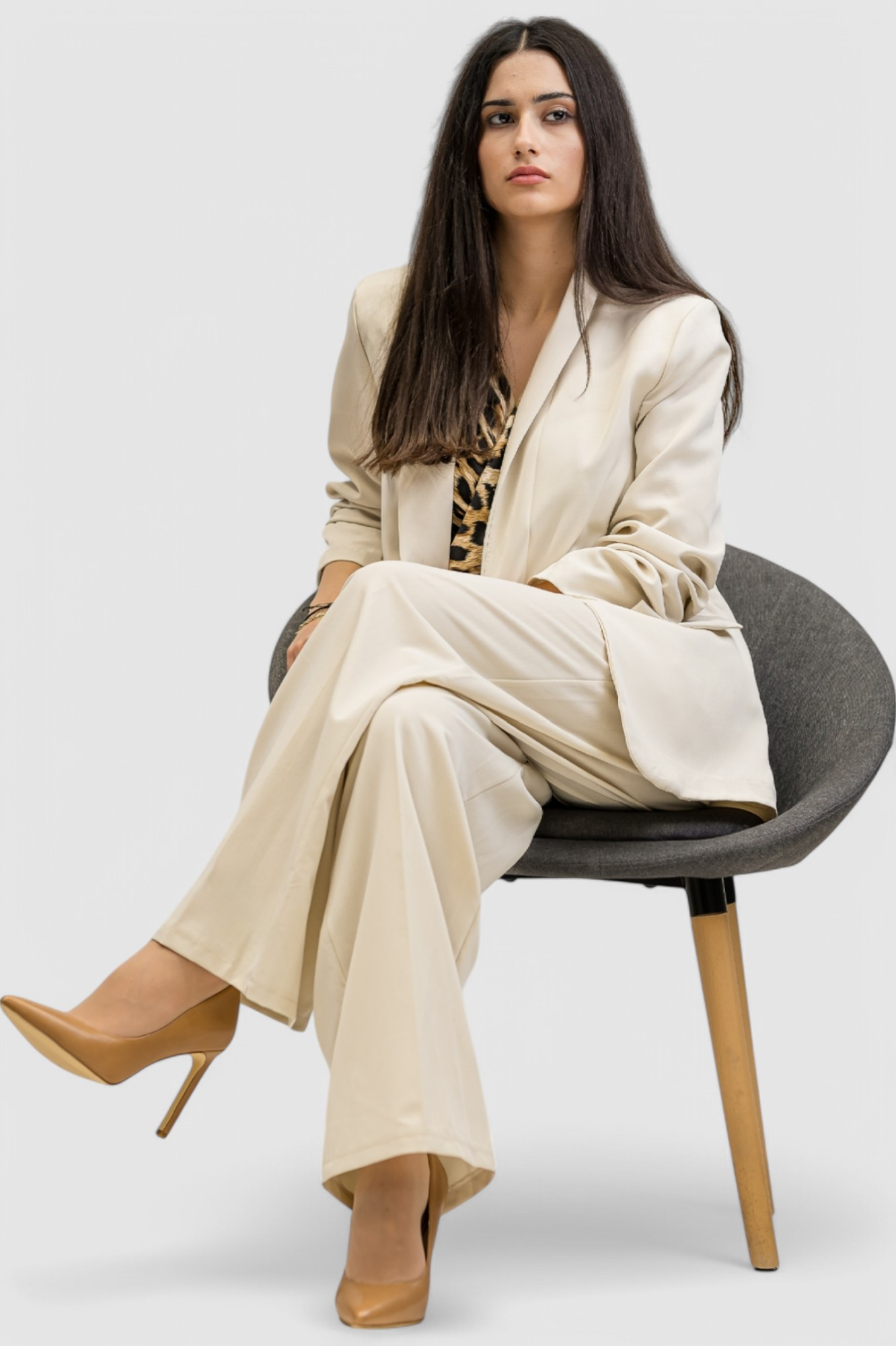 Ženske bež elegantne hlače široke nogavice Lorena