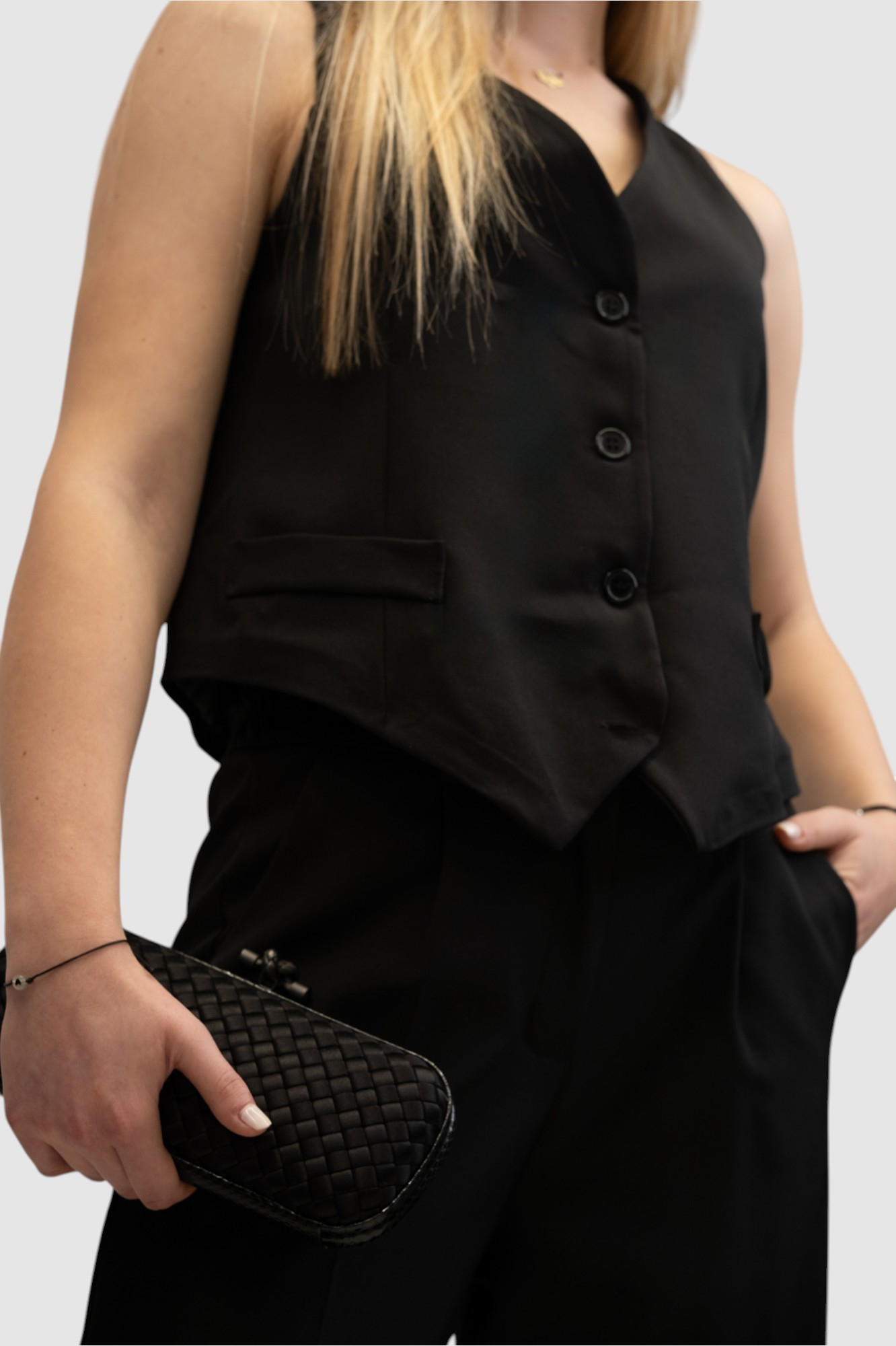 Žensko crno odijelo sa prslukom Chantal