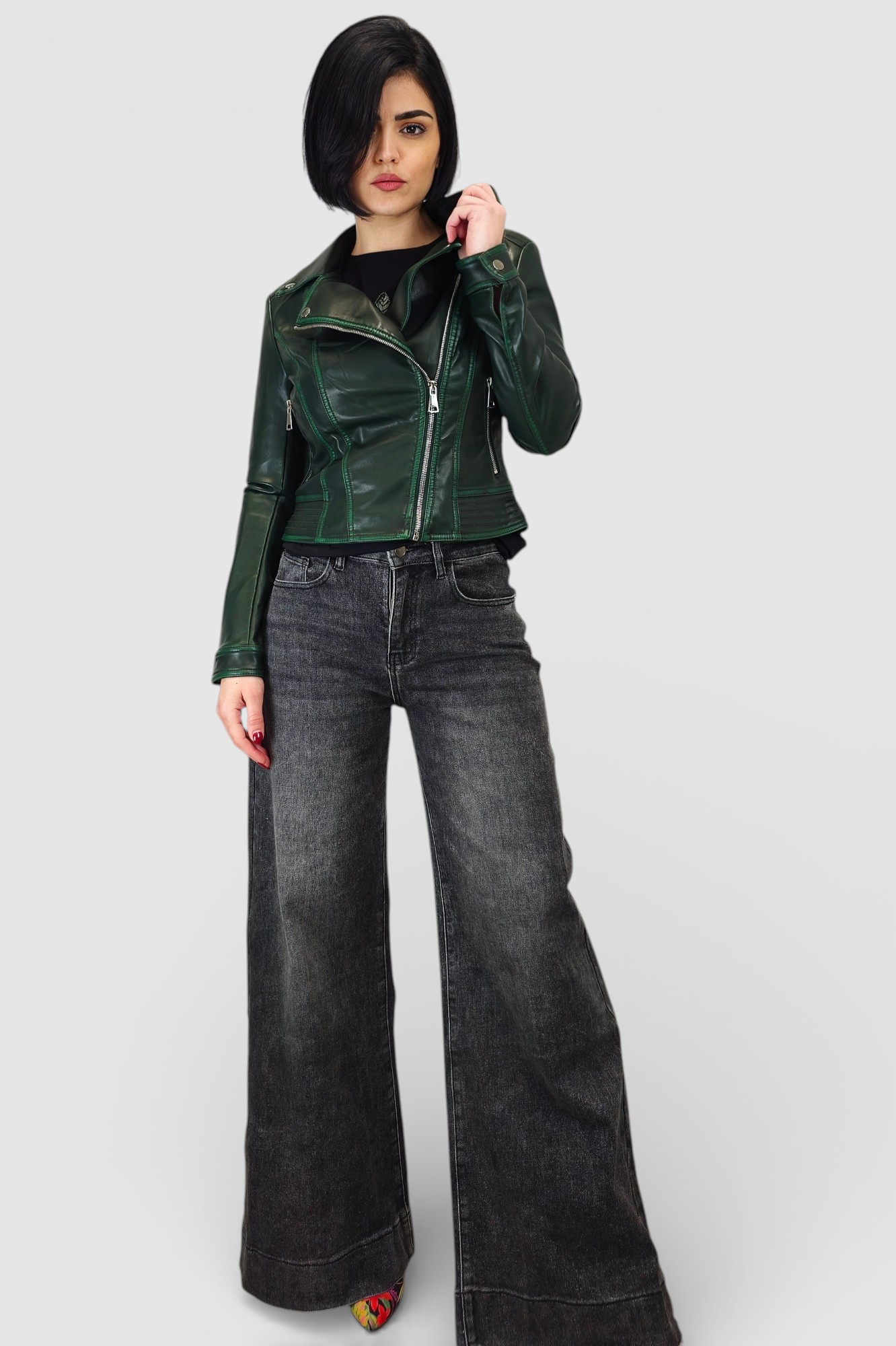 Crne trendi wide leg traperice Meadow s ispranim efektom