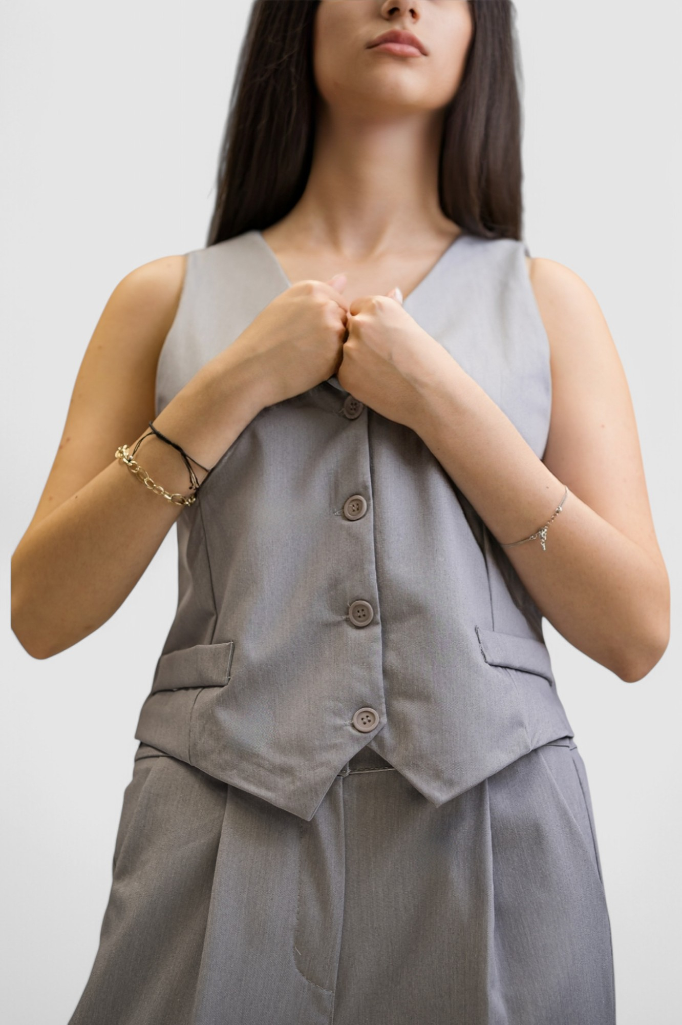 Žensko sivo odijelo sa prslukom Chantal