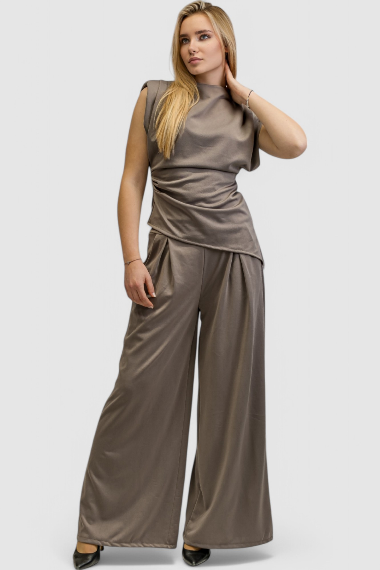 Ženski svijetlo sivi komplet s asimetričnim topom Francine