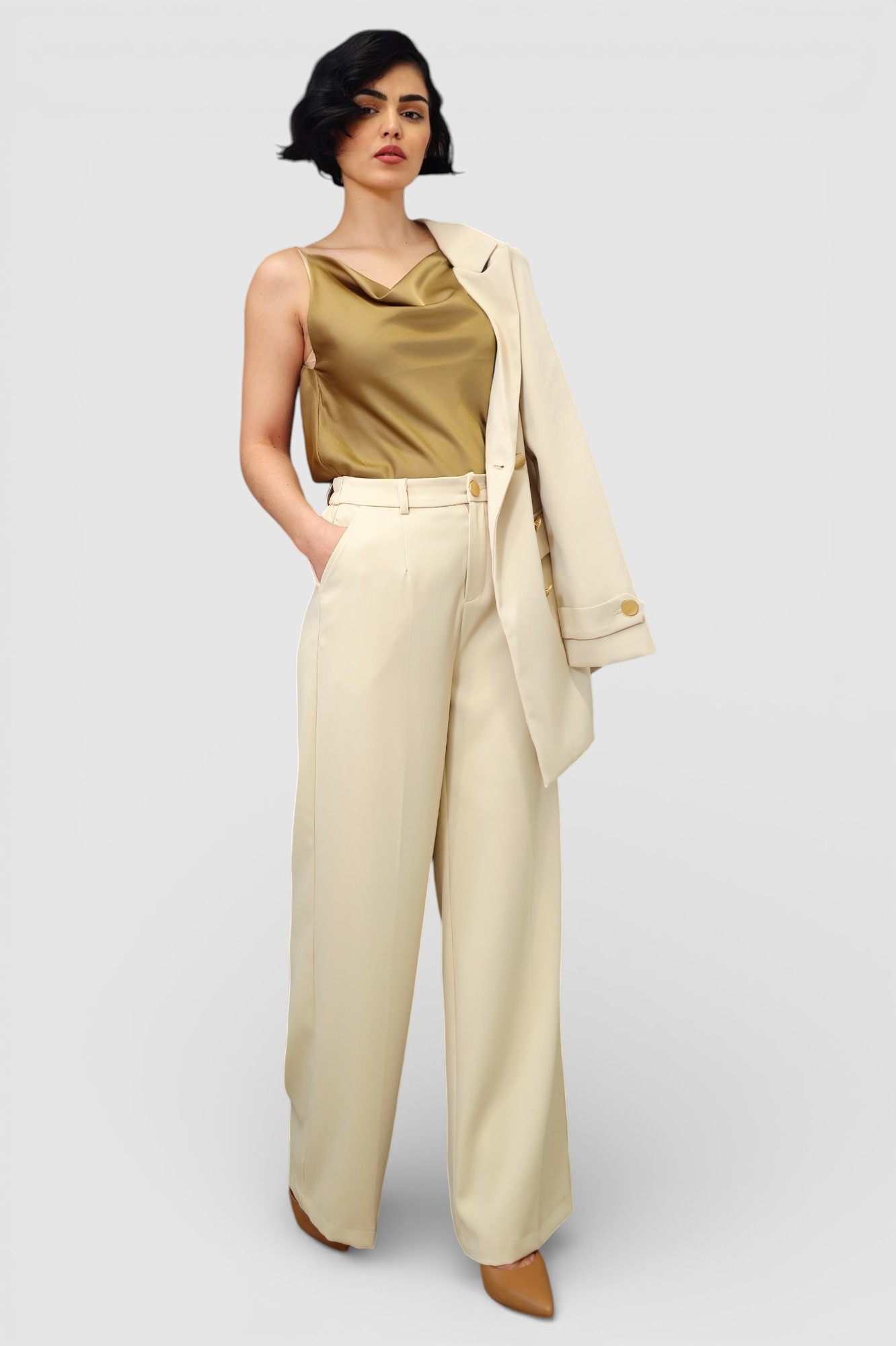 Žensko elegantno bež odijelo Clara