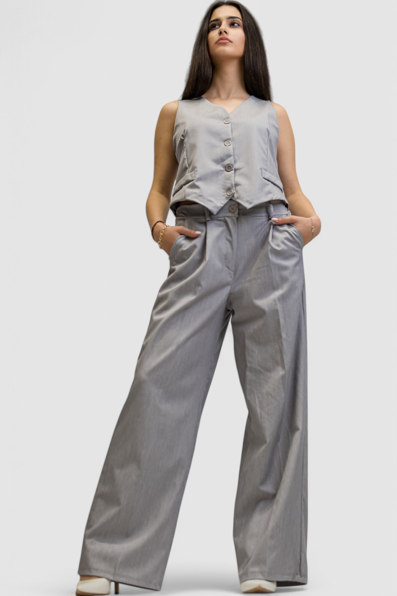 Žensko sivo odijelo sa prslukom Chantal