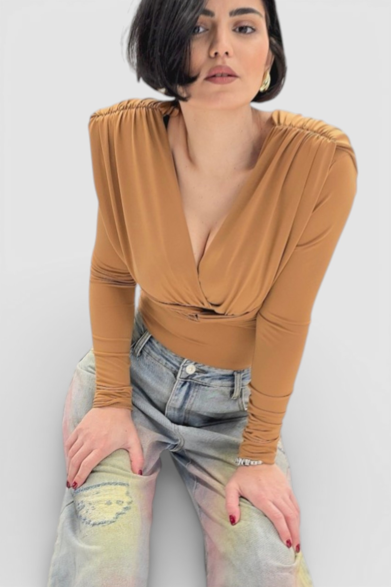 Majica Etta u camel boji s naborima i  jastučićima na ramenima