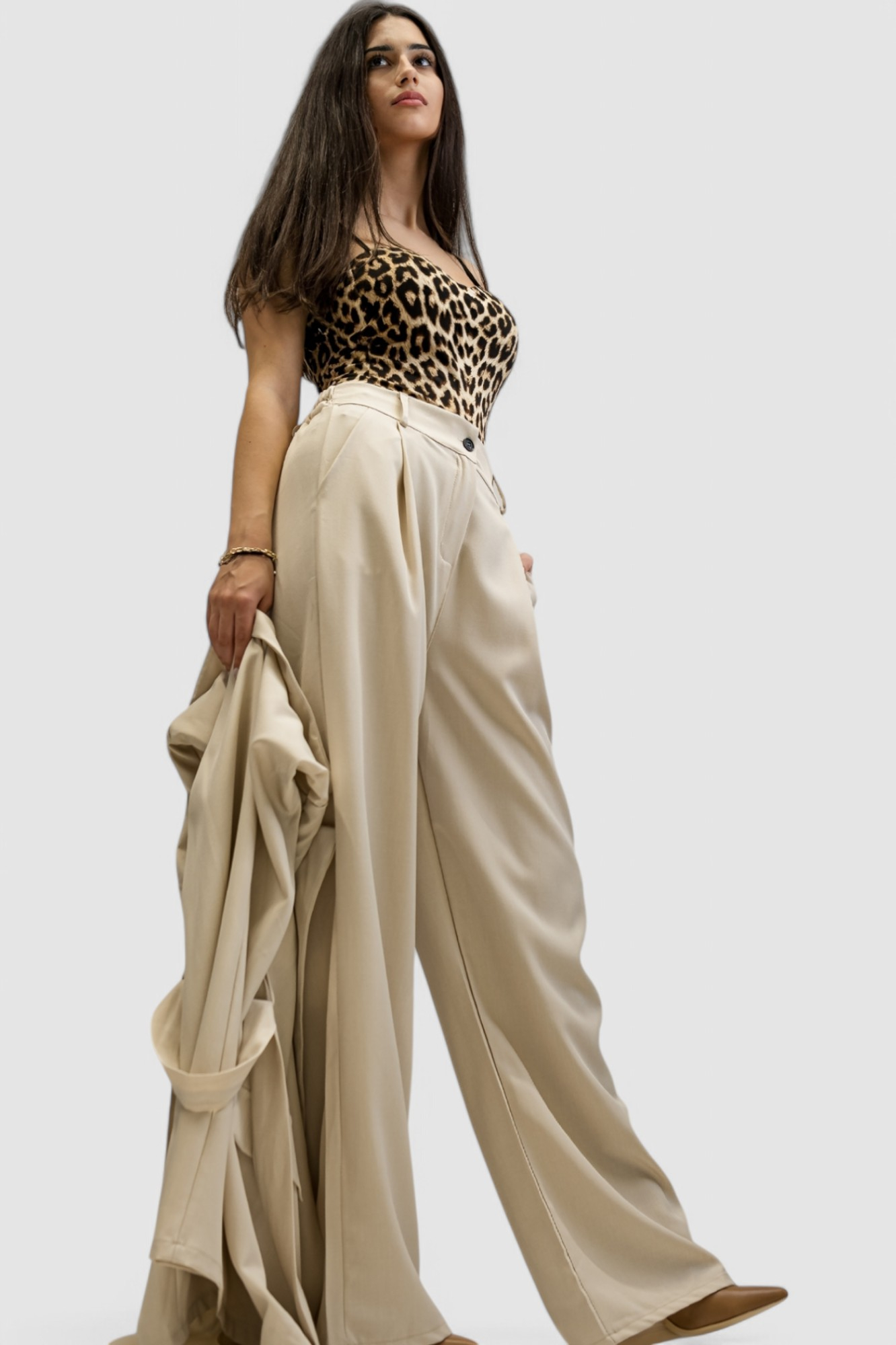 Žensko bež odijelo bez rukava Ella