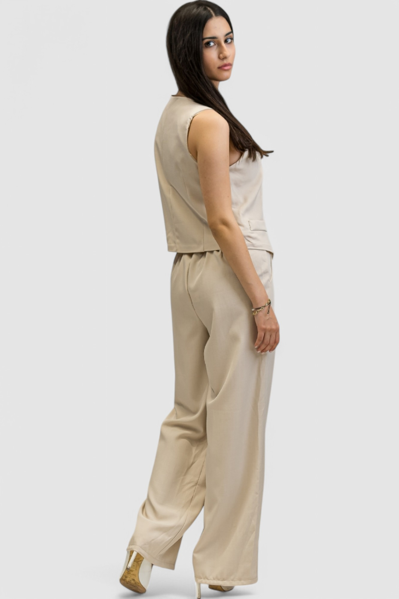 Žensko bež odijelo sa prslukom Chantal