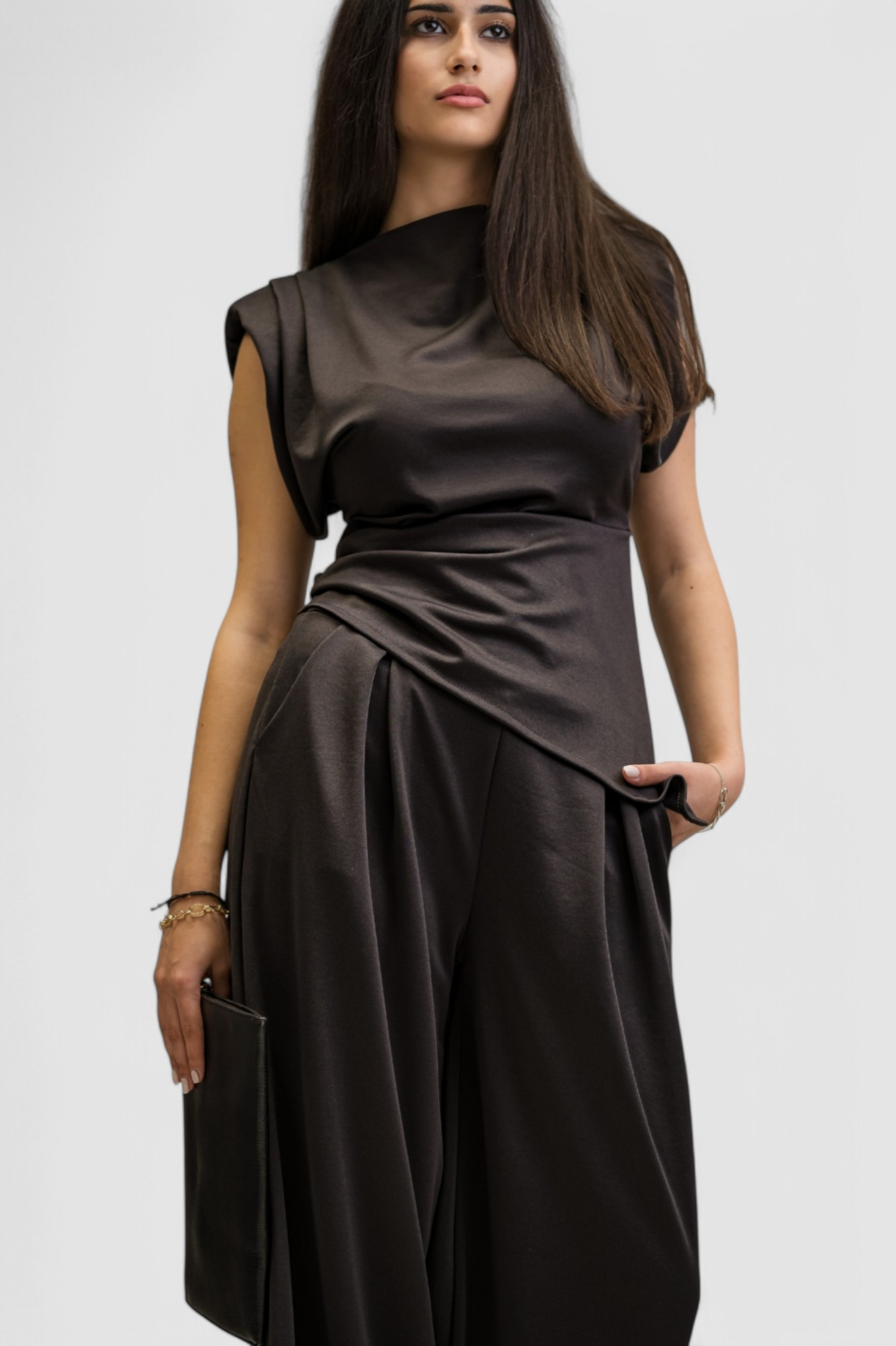 Ženski tamno sivi komplet s asimetričnim topom Francine