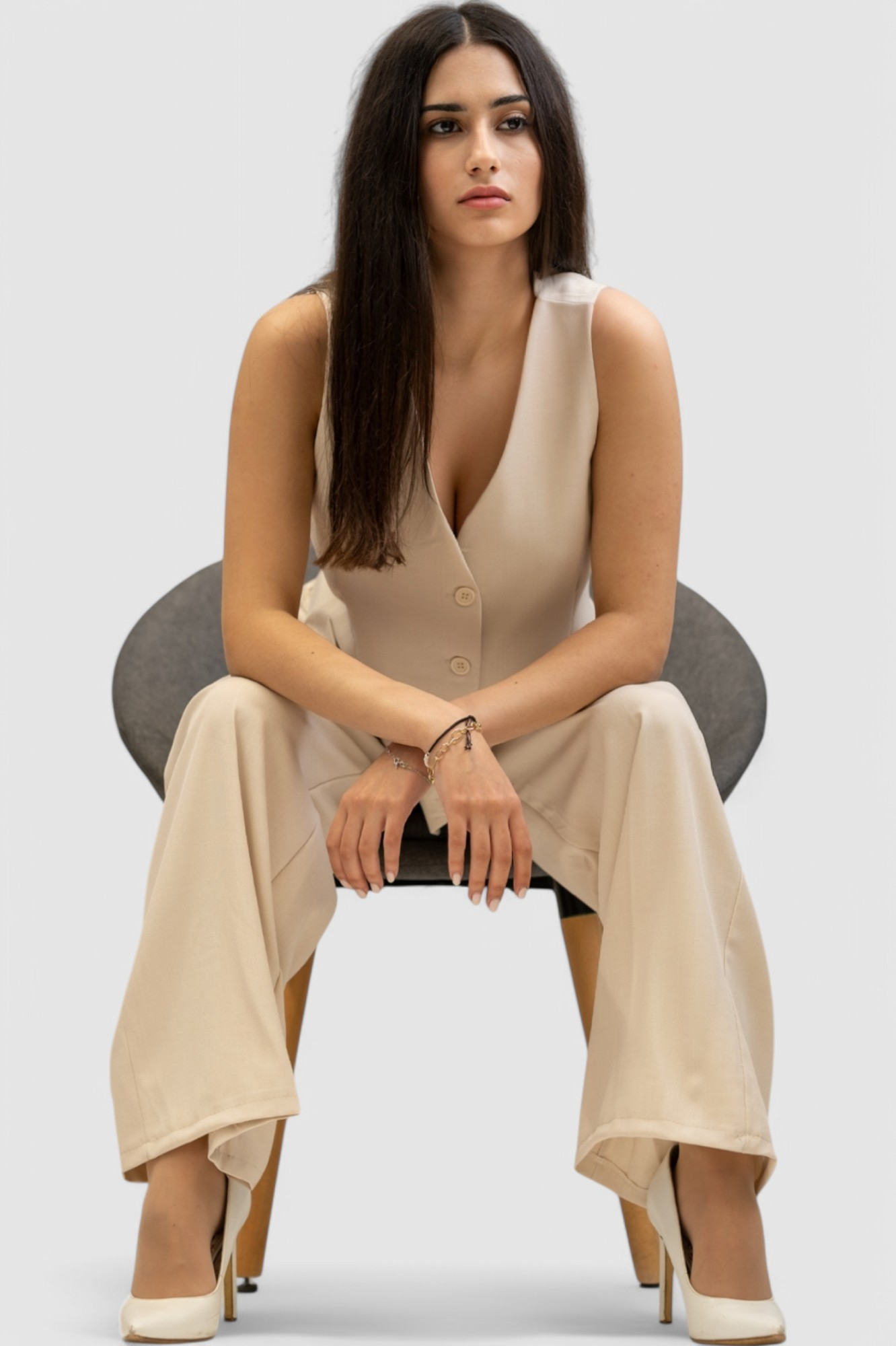 Žensko bež odijelo sa prslukom Chantal