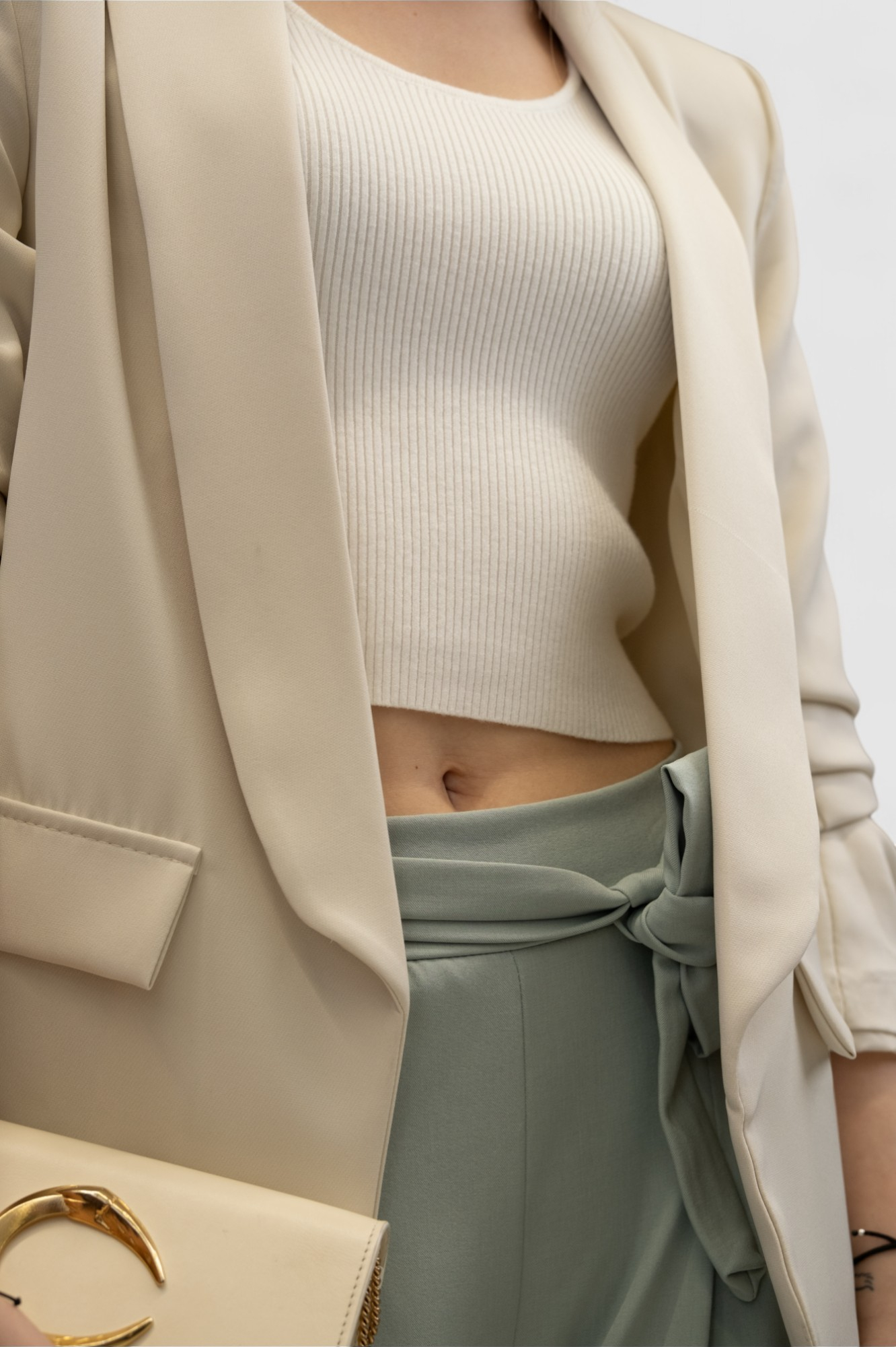 Ženski bijeli top Calliope