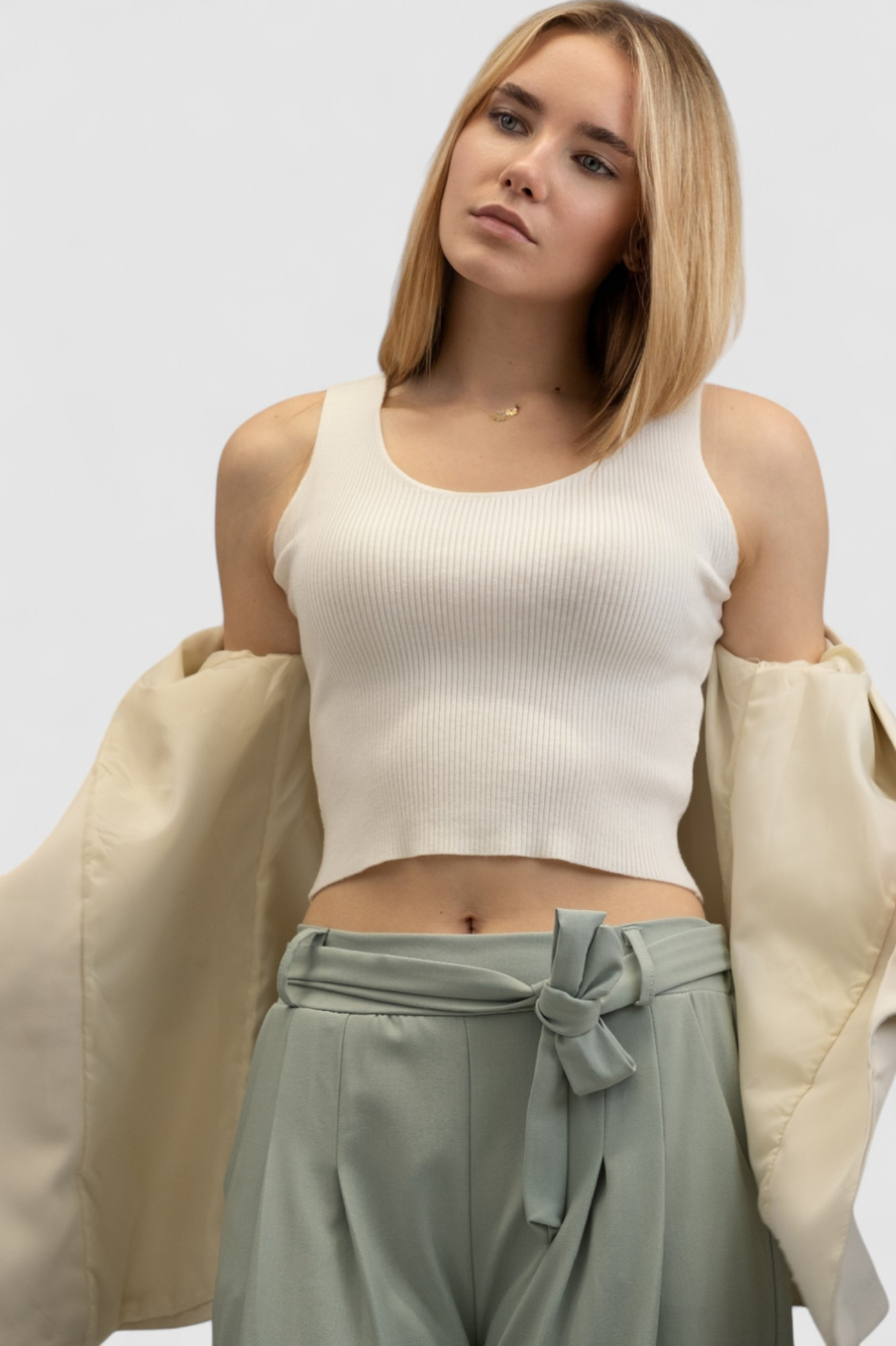 Ženski bijeli top Calliope