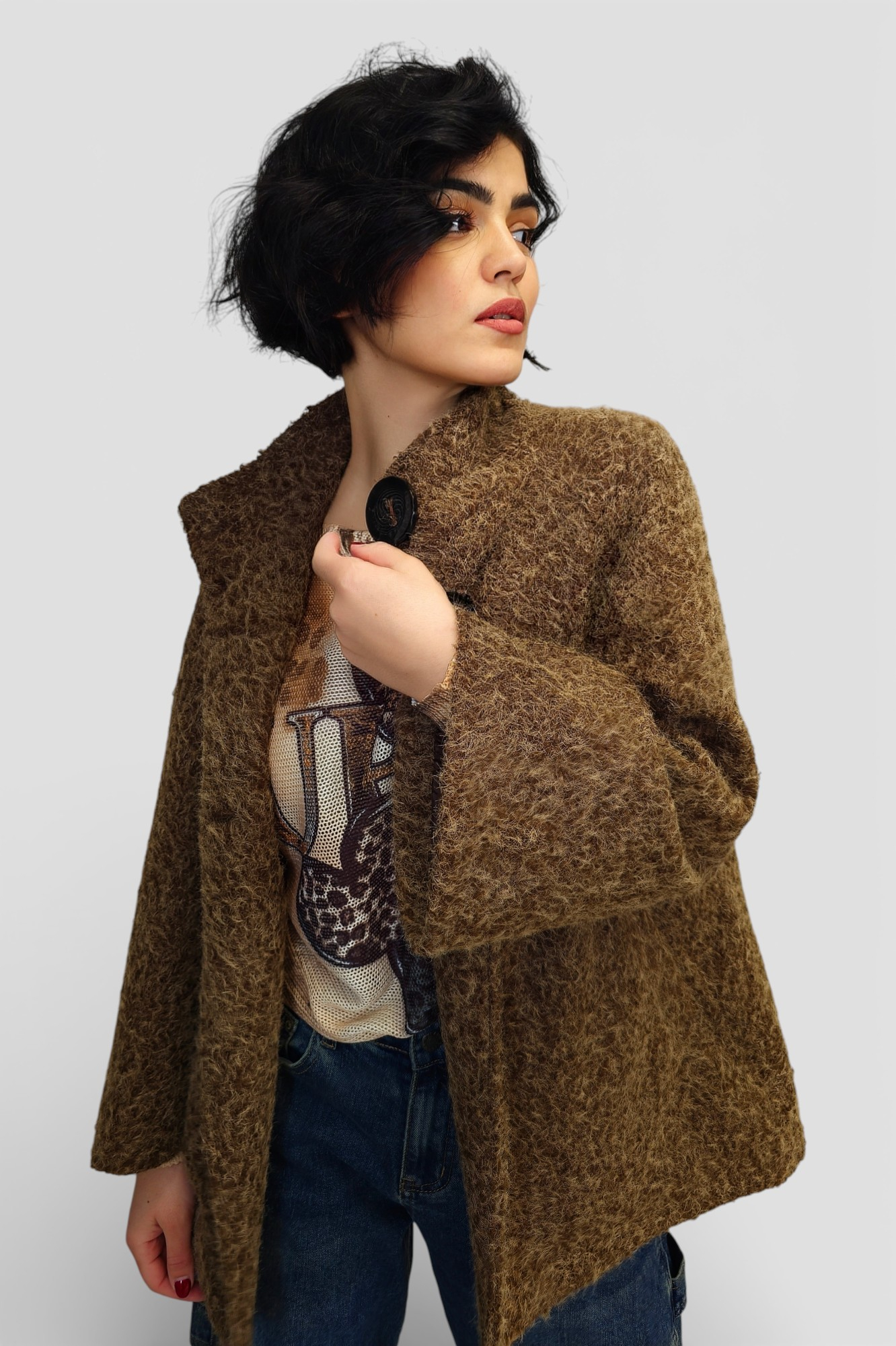 Ženski kratki kaputić Bruna u smeđoj boji s povišenom kragnom i gumbima