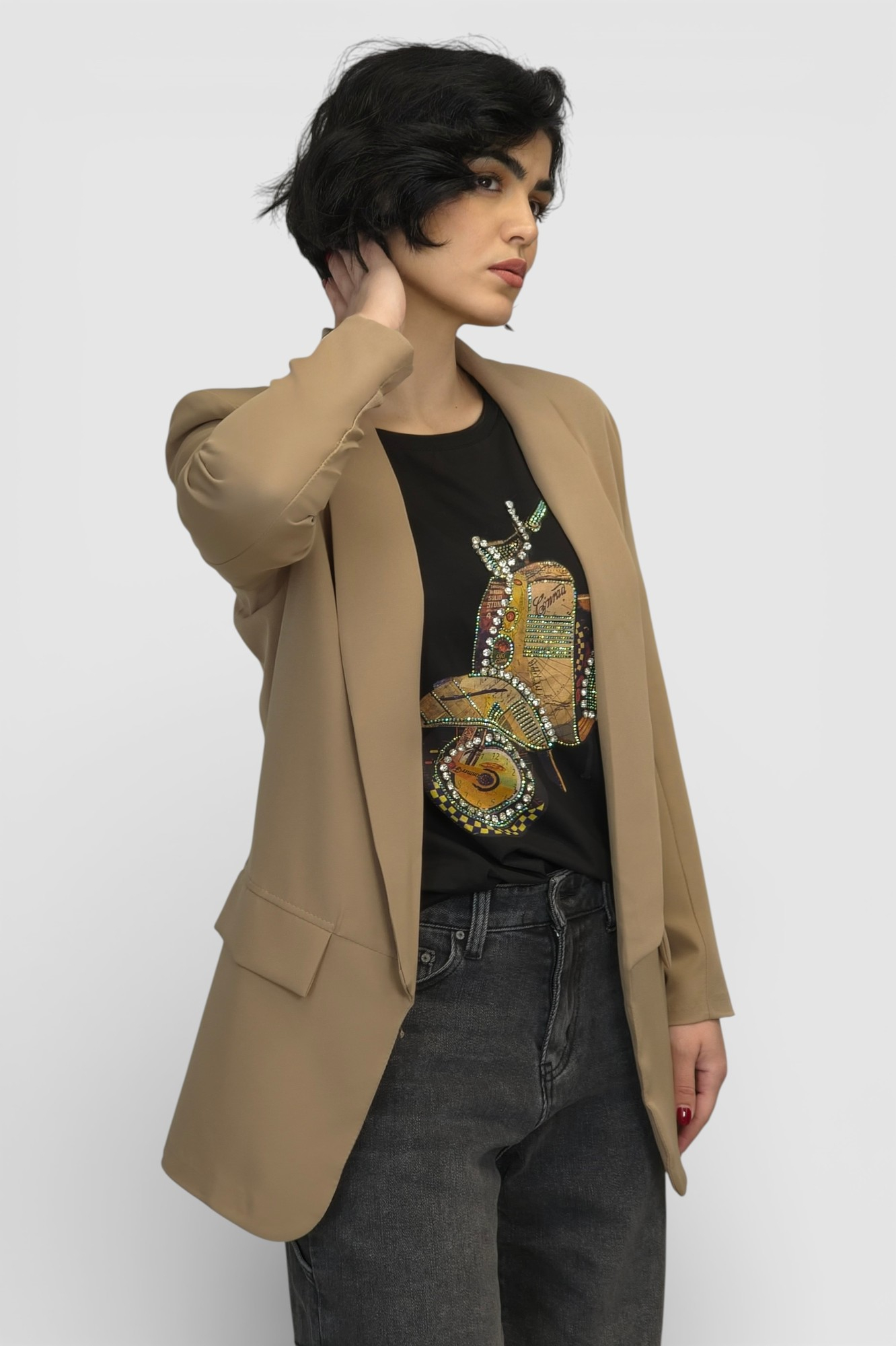 Elegantni duži sako Finna u camel boji