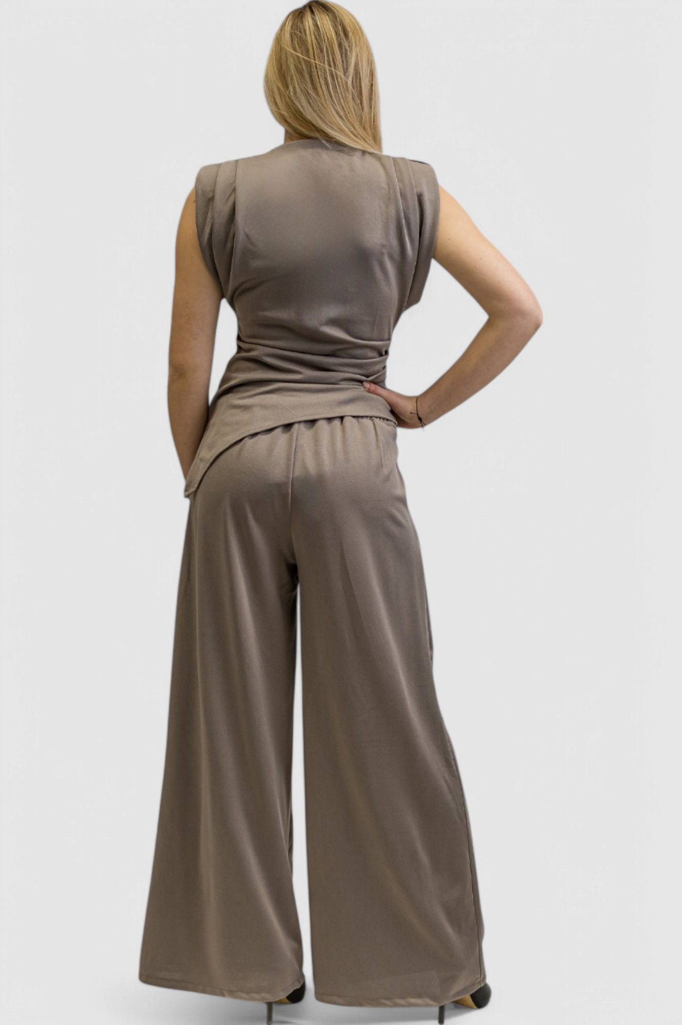 Ženski svijetlo sivi komplet s asimetričnim topom Francine