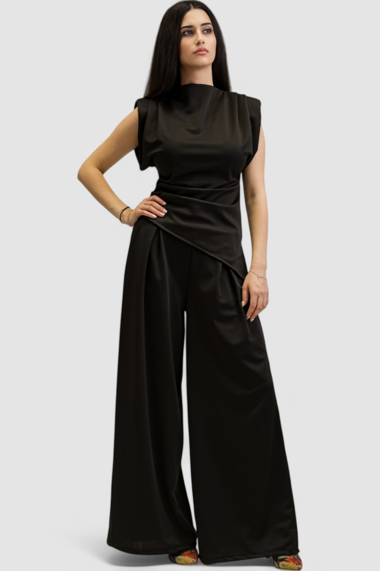 Ženski crni komplet s asimetričnim topom Francine