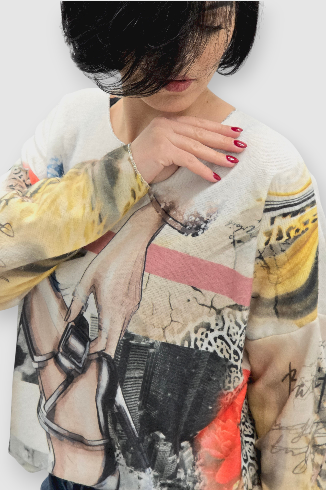 Ženska mekana majica Fara sa printom sandale i srebnim koncem na ovratniku