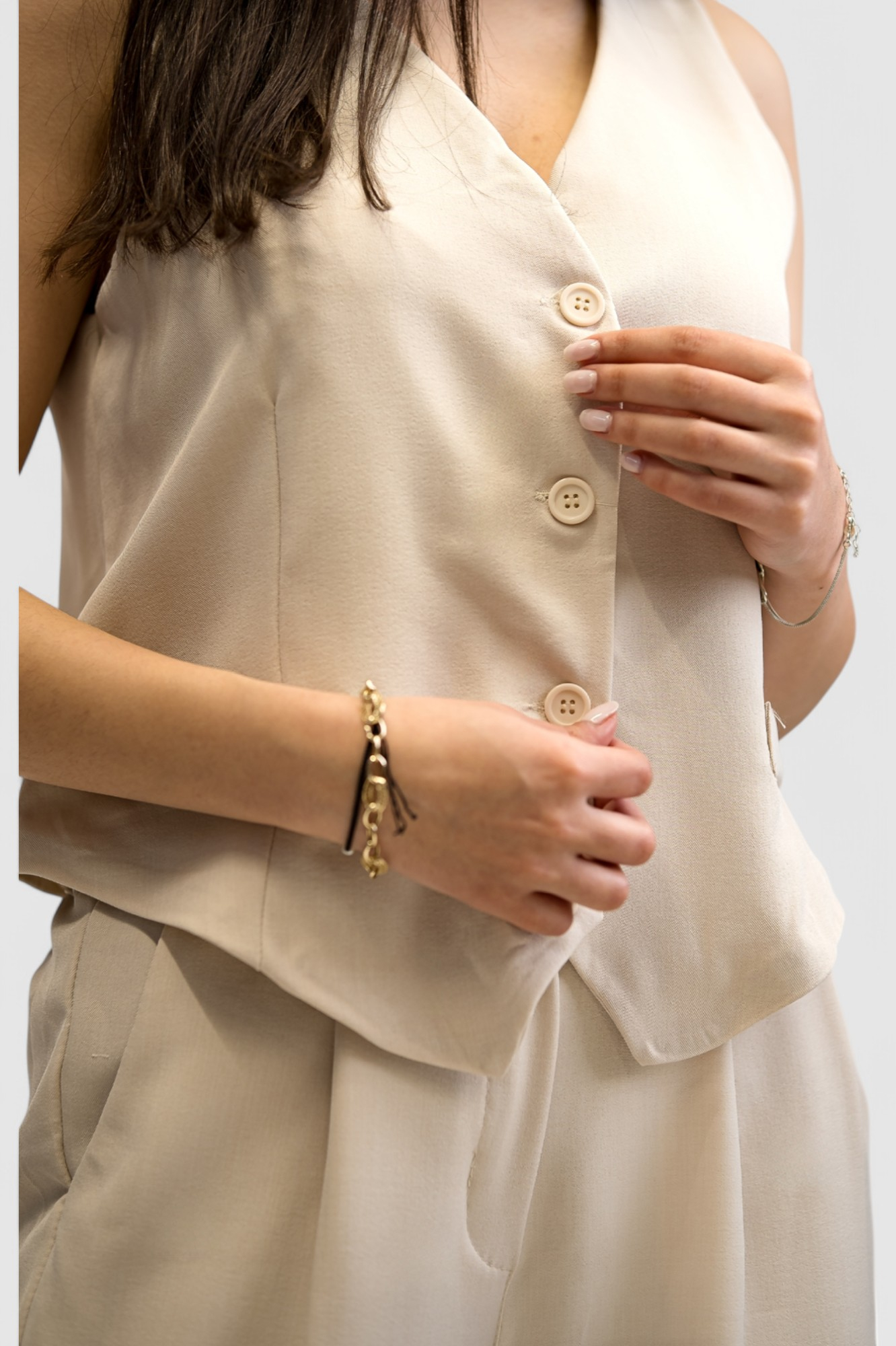 Žensko bež odijelo sa prslukom Chantal