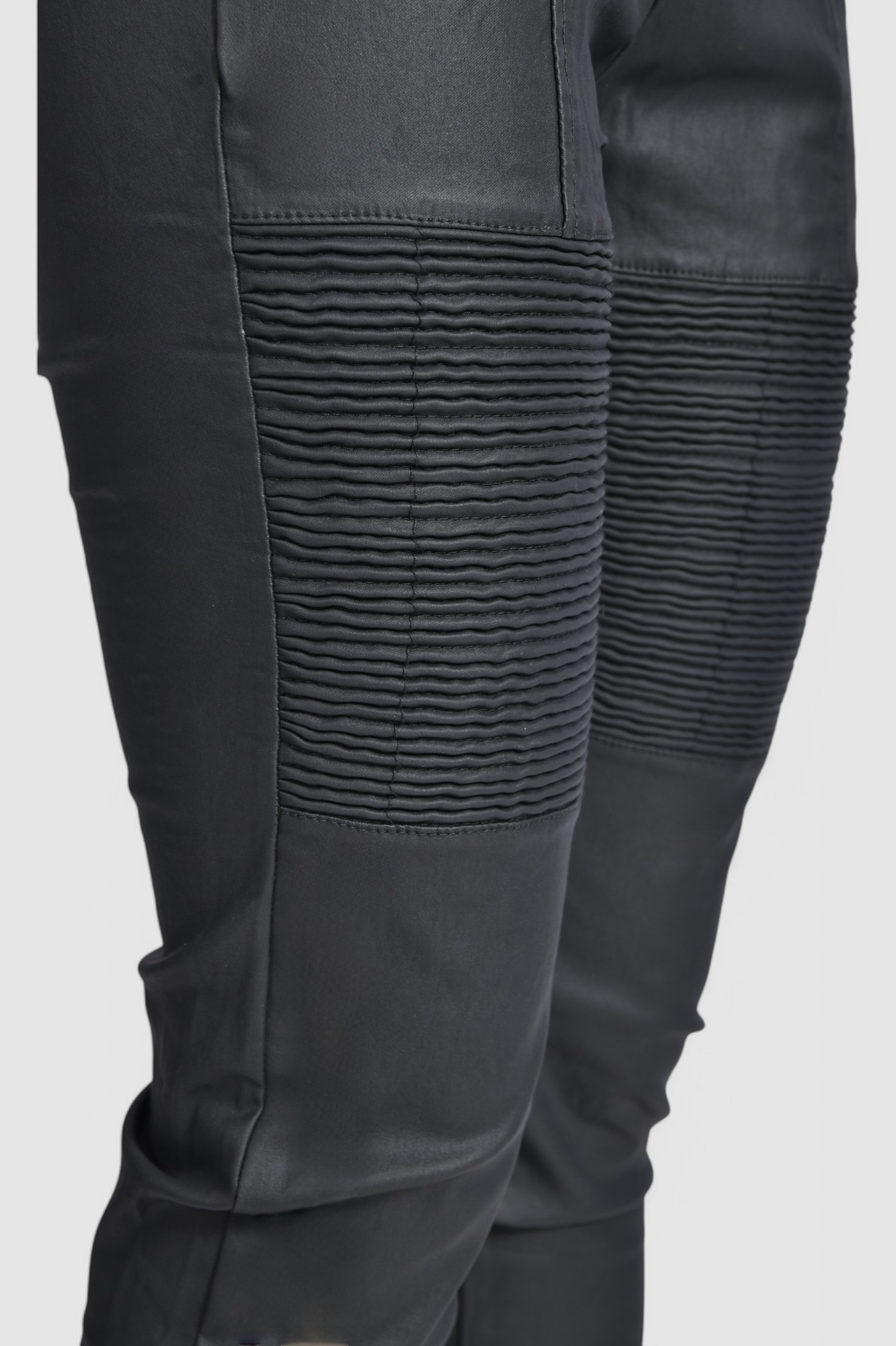 Ženske crne hlače u imitaciji kože Ciara