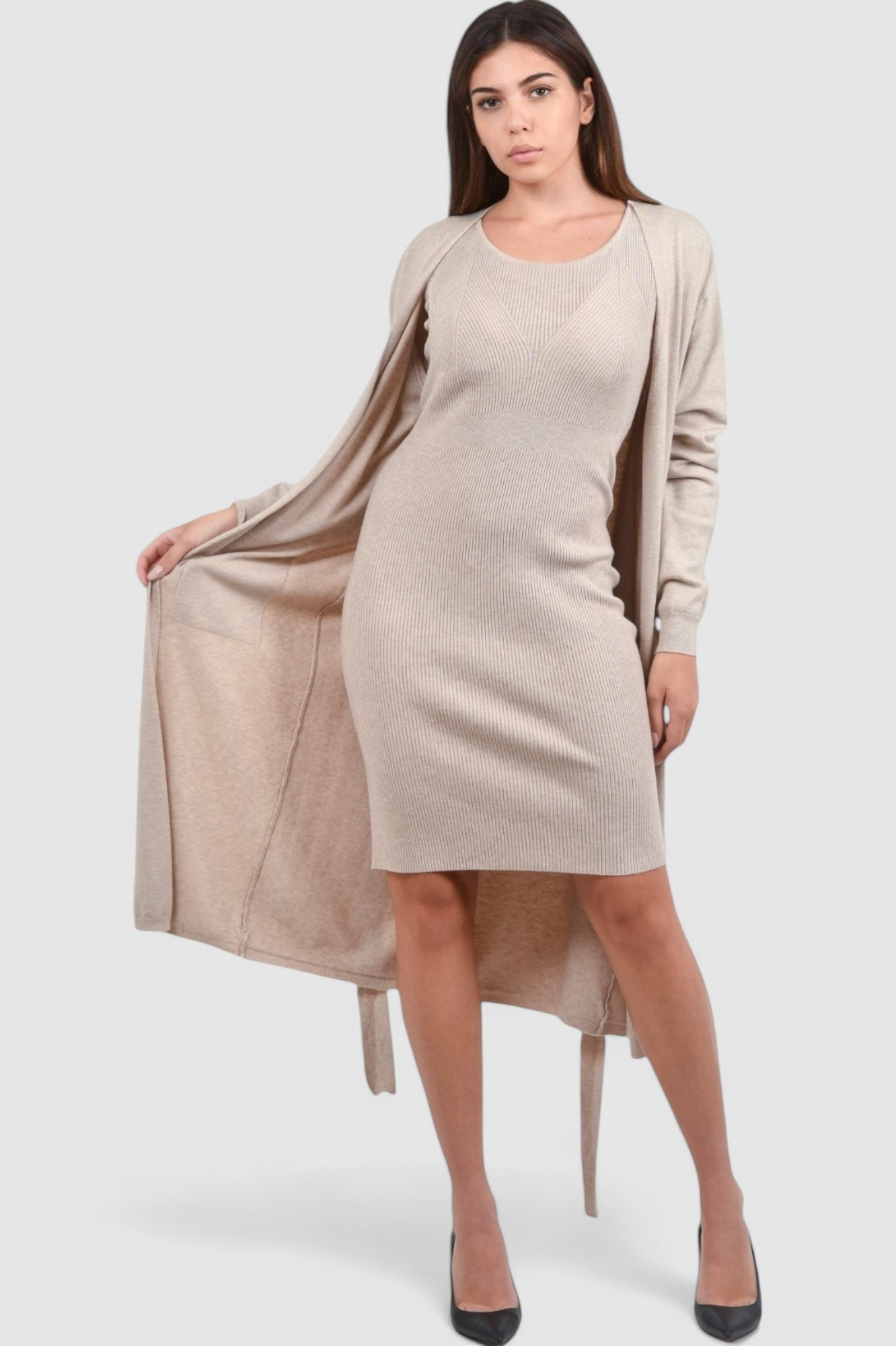 Ženski bež komplet kardigan s haljinom Almond