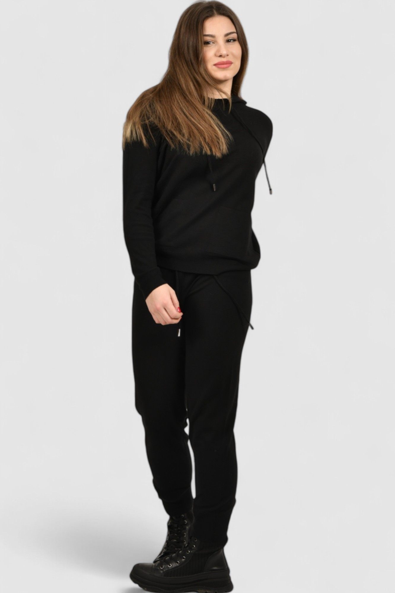 Ženska crna trenirka komplet Kaira