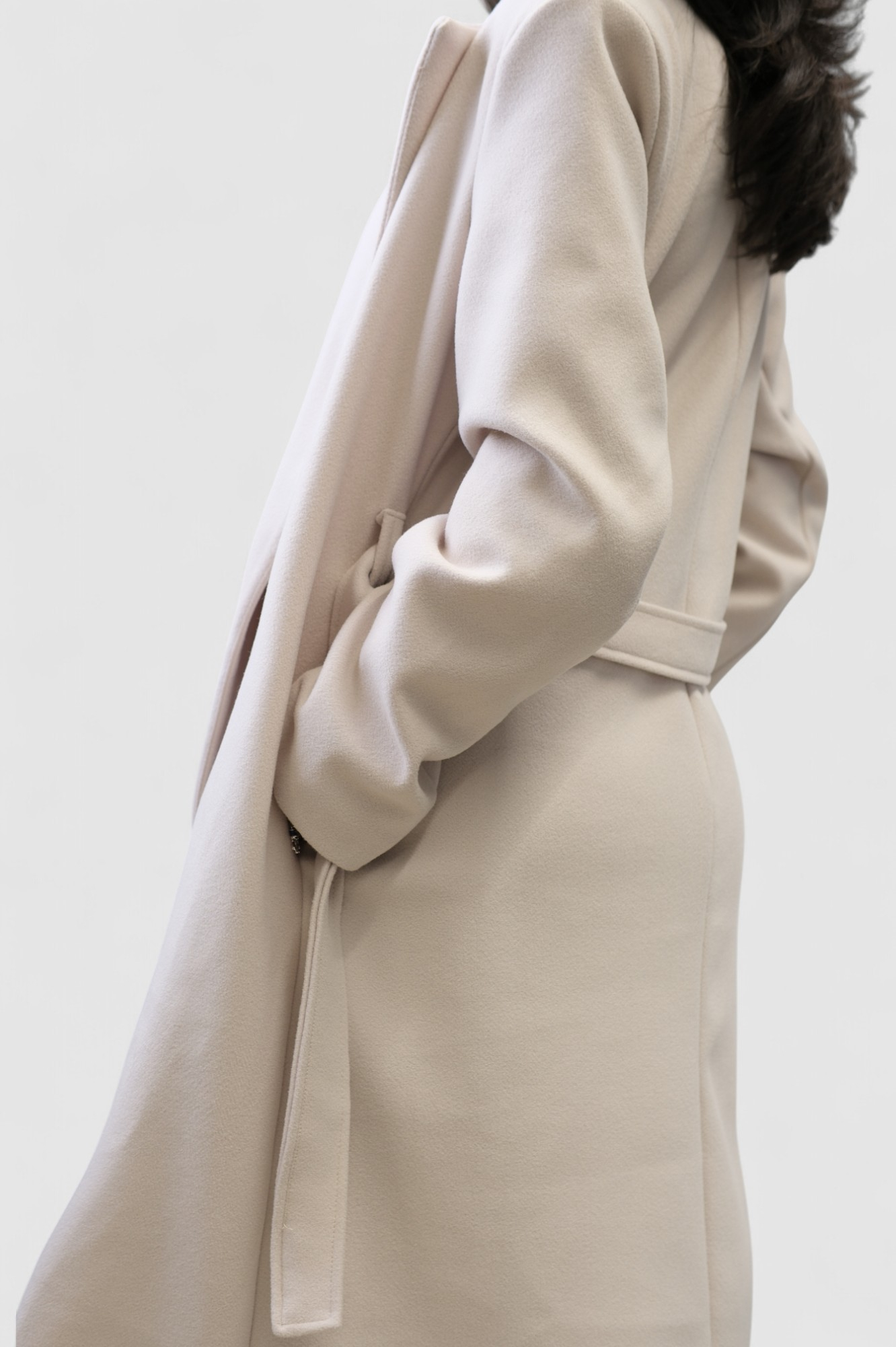 Ženski elegantni dugi bež kaput Fenton s remenom