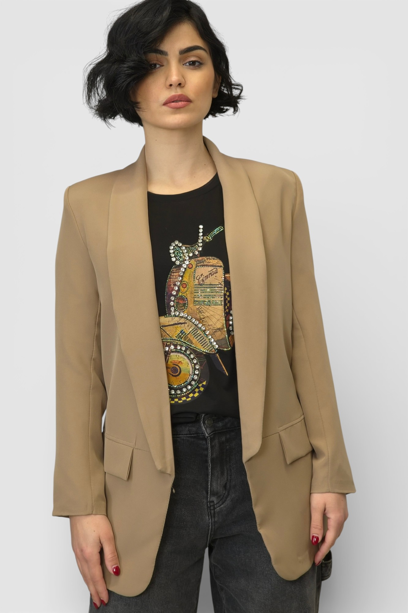 Elegantni duži sako Finna u camel boji