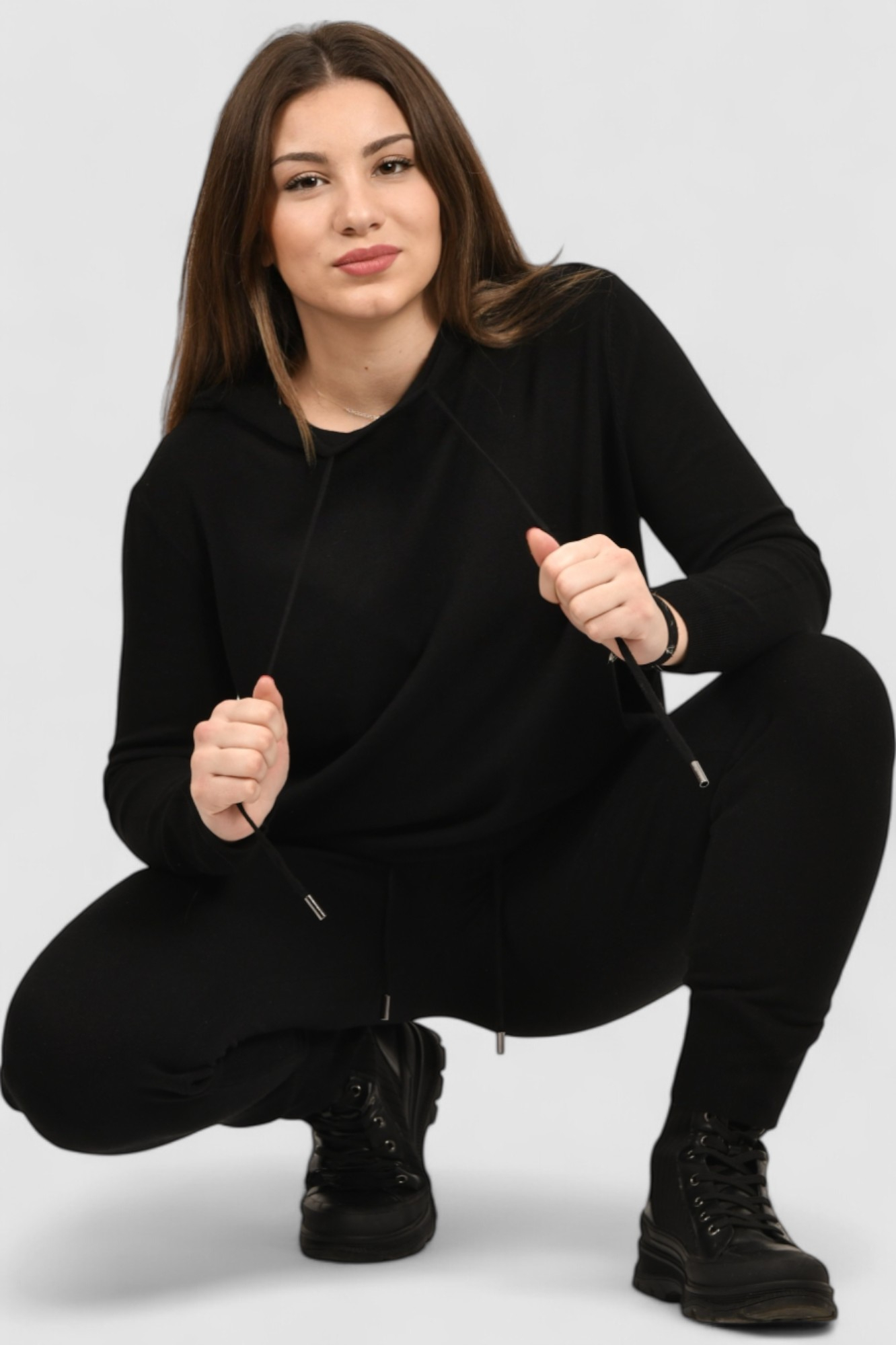 Ženska crna trenirka komplet Kaira