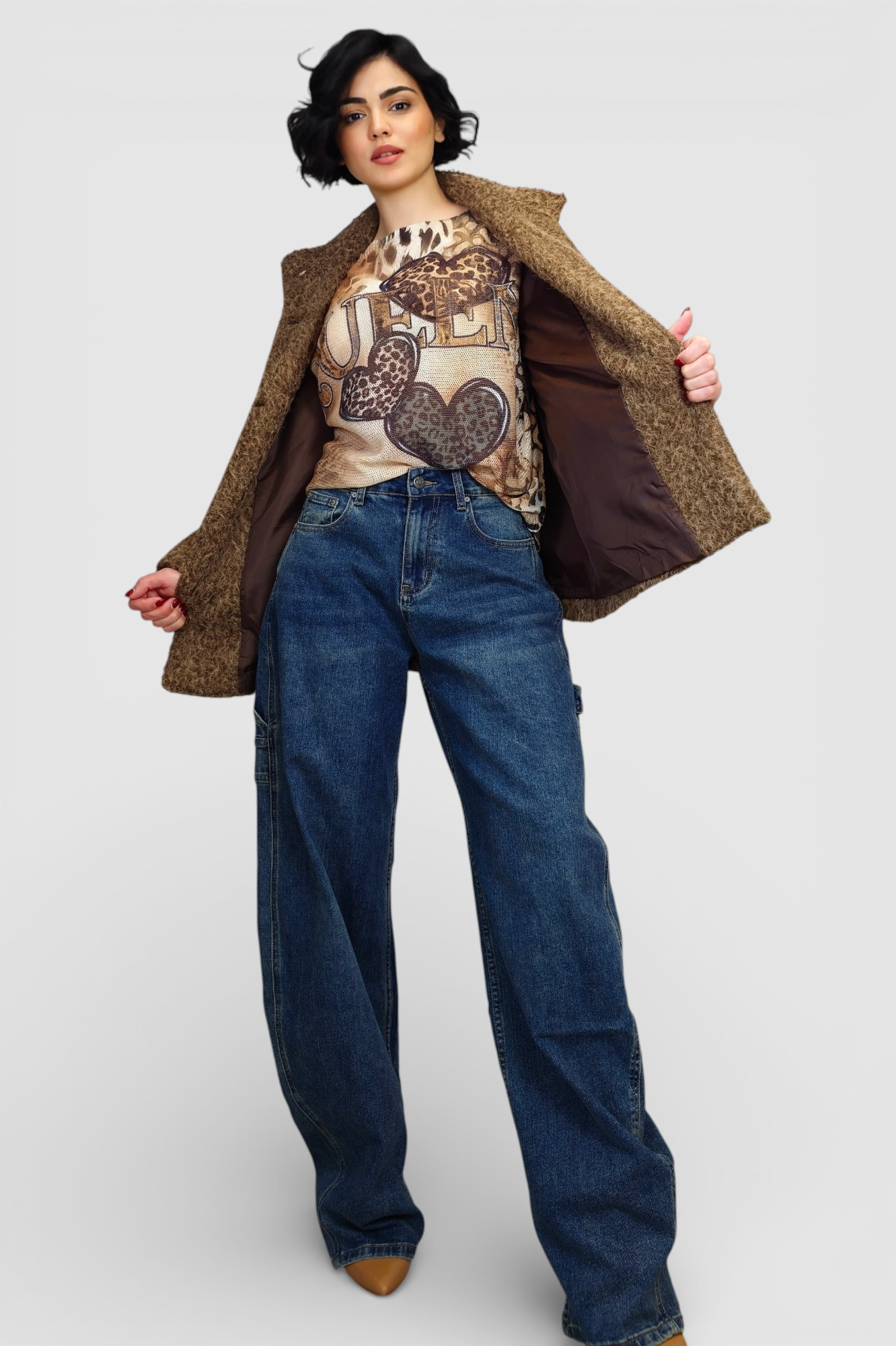 Ženski kratki kaputić Bruna u smeđoj boji s povišenom kragnom i gumbima