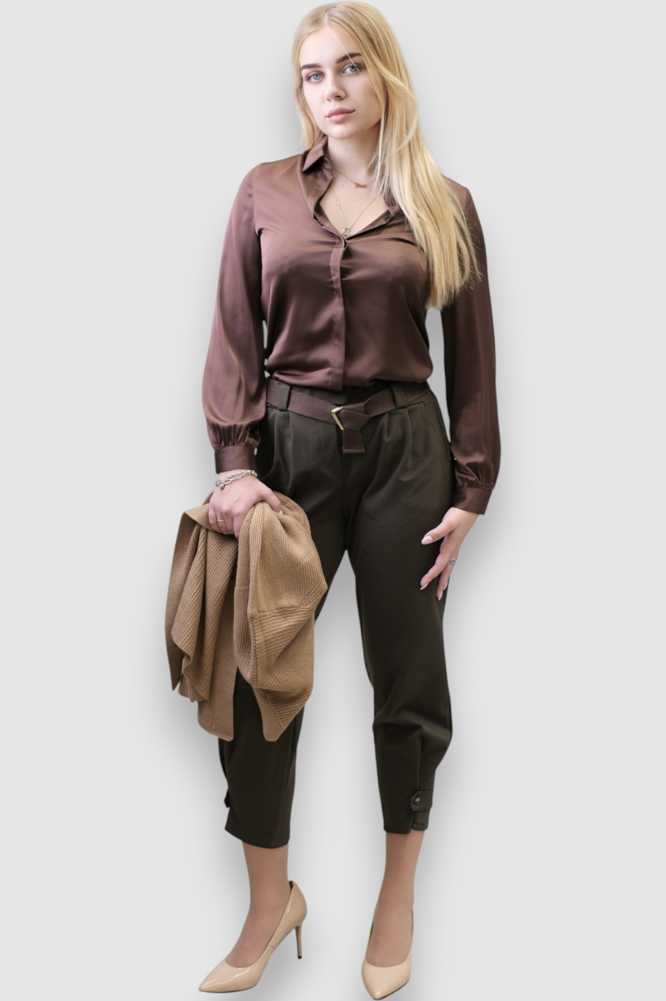 Nježna satenska košulja Fianna u tamno smeđoj boji