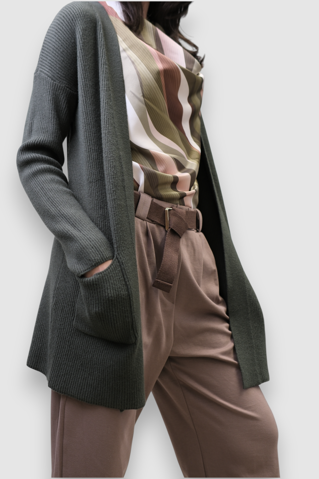 Ženski kratki kardigan Jossie u tamno zelenoj boji