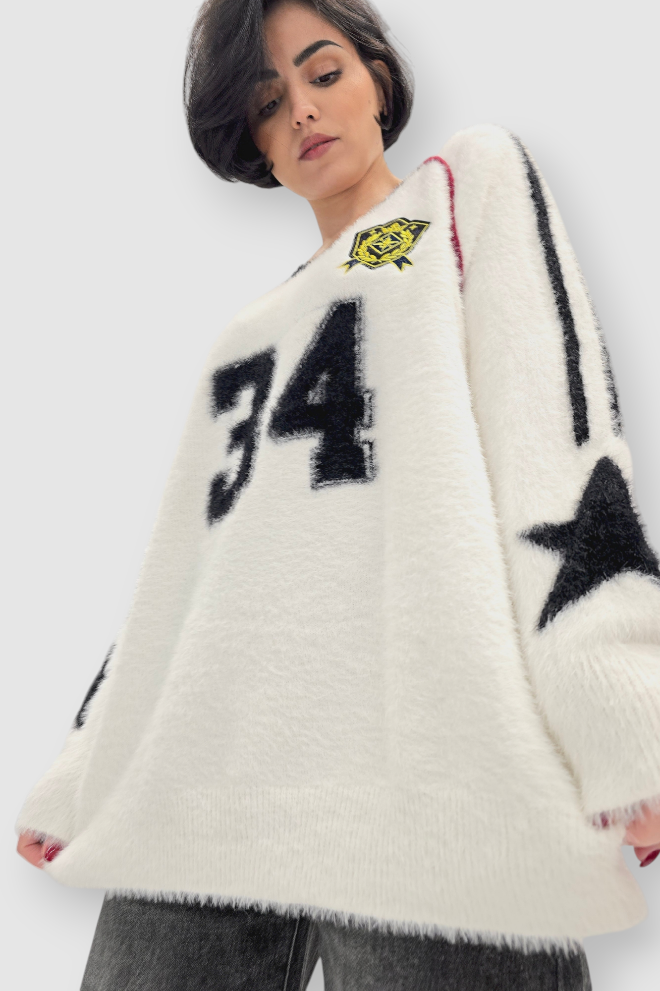 Ženski bijeli džemper Beverly s V-izrezom i retro printom