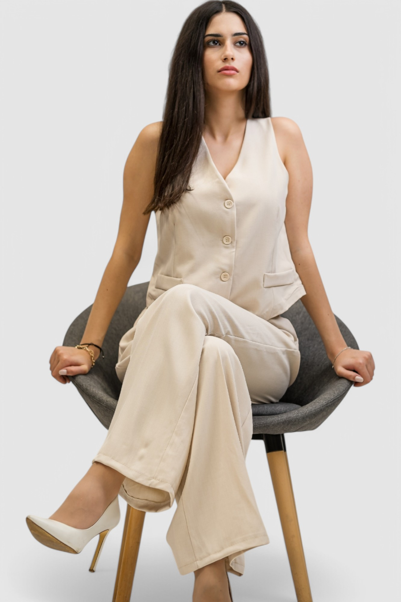 Žensko bež odijelo sa prslukom Chantal