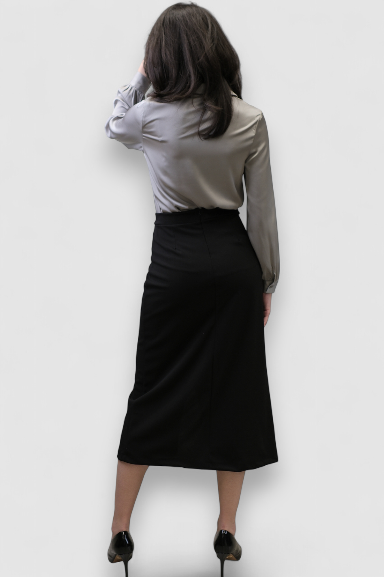 Ženska crna suknja Izabella s prorezom i čipkom