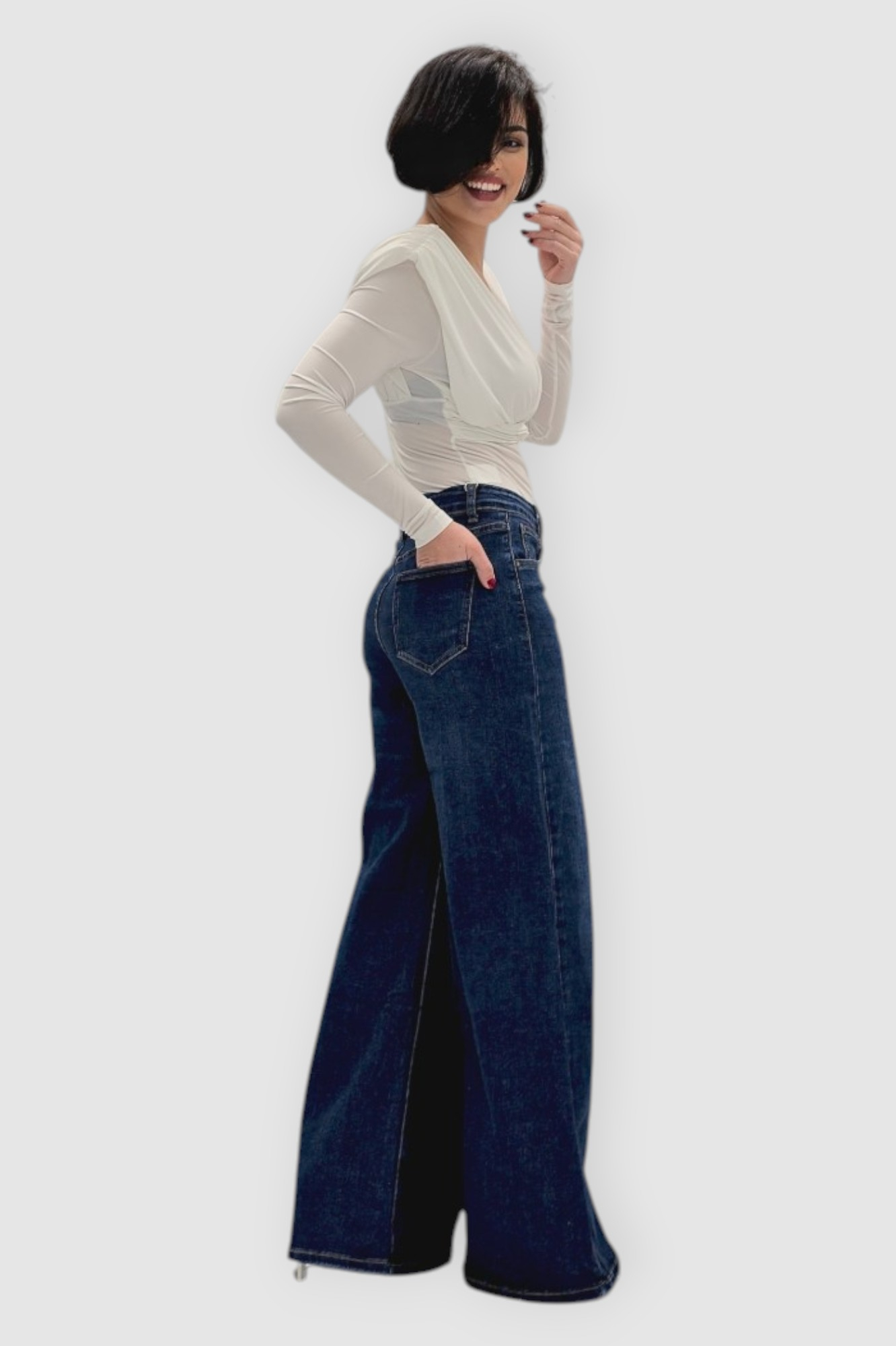 Bijela naborana majica Etta s jastučićima na ramenima i križanim dekolteom