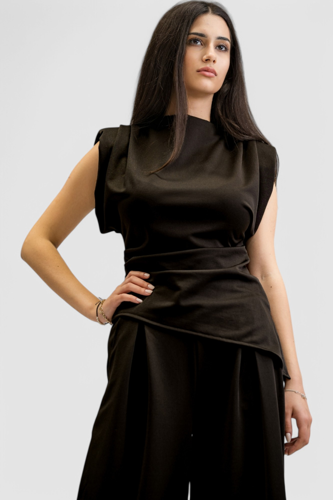 Ženski crni komplet s asimetričnim topom Francine